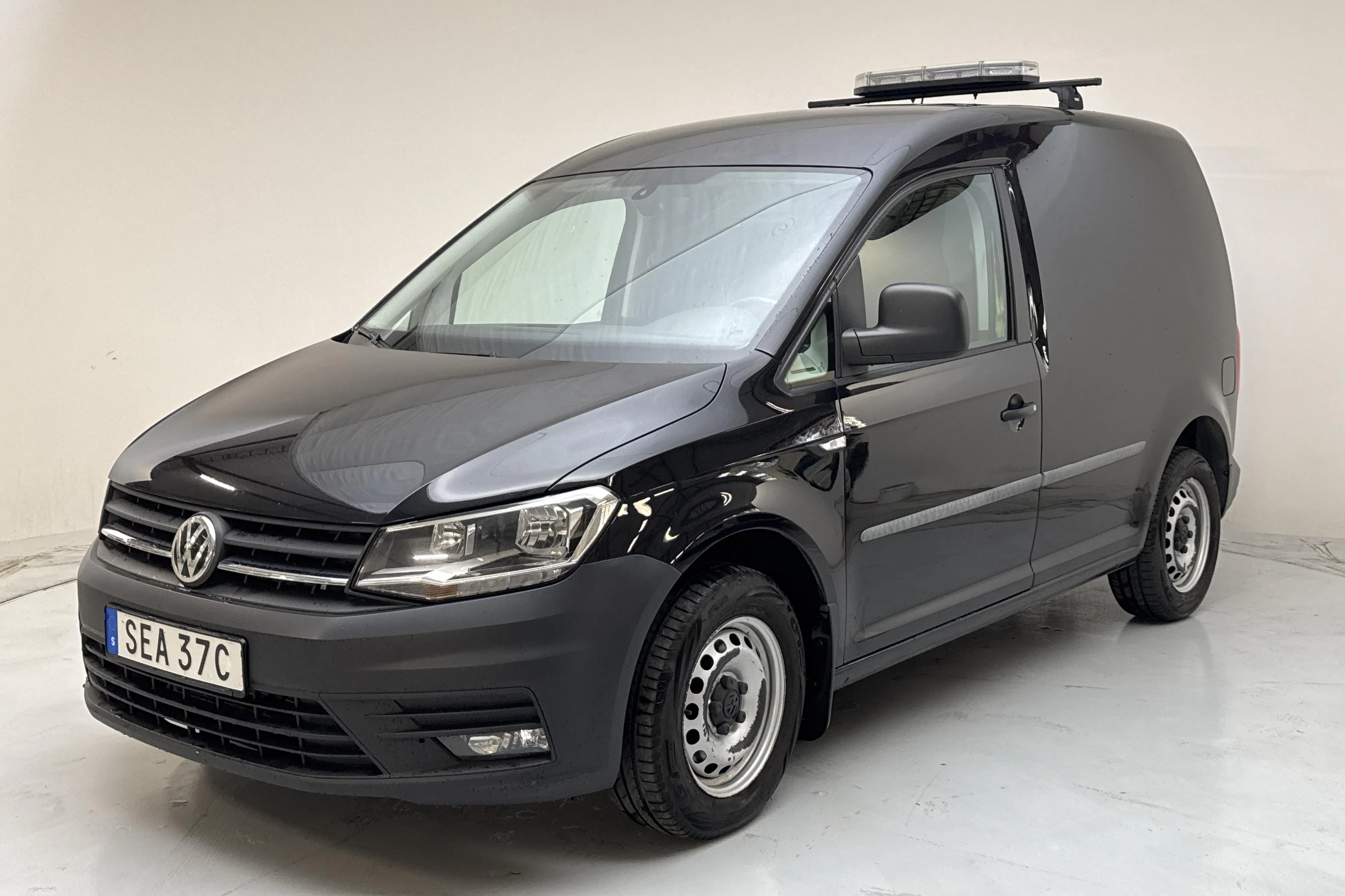 Presentation photo 1 of 11: VW Caddy 2.0 TDI Skåp (75hk) - 107 190 km - Manual - black - 2020