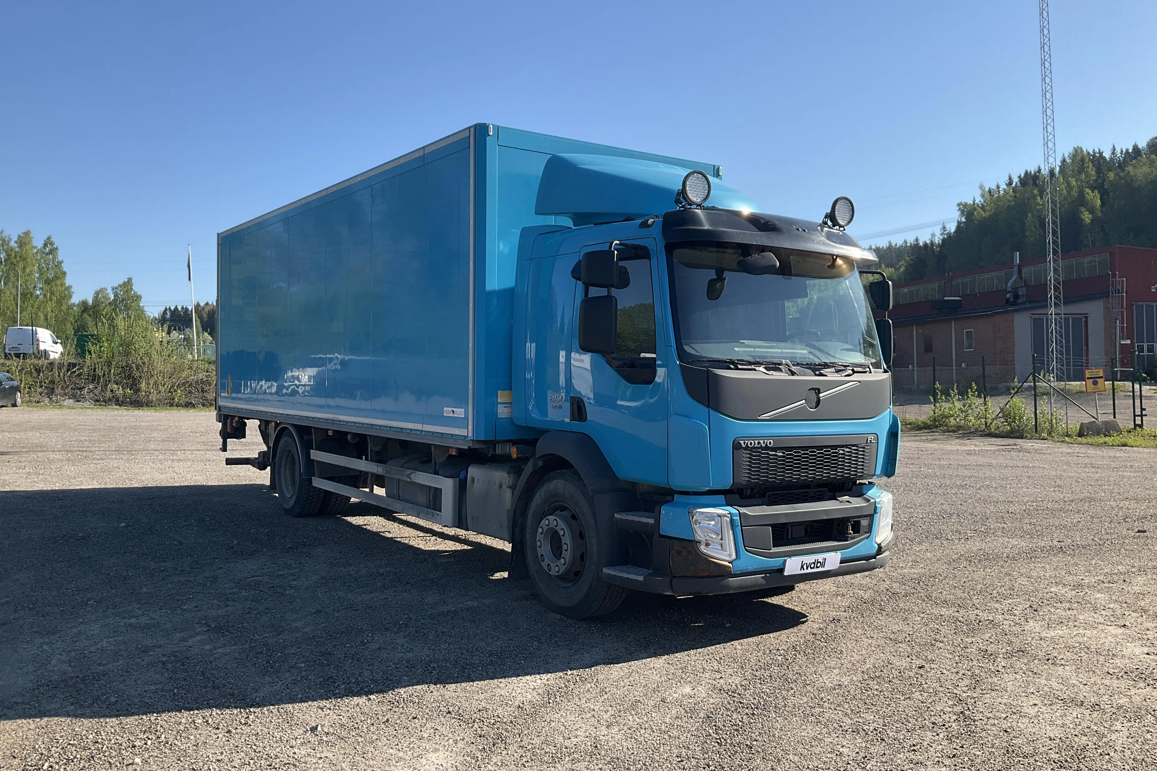 Presentationsfoto 2 av 25: VOLVO FL250 - 588 830 km - Automat - Light Blue - 2016