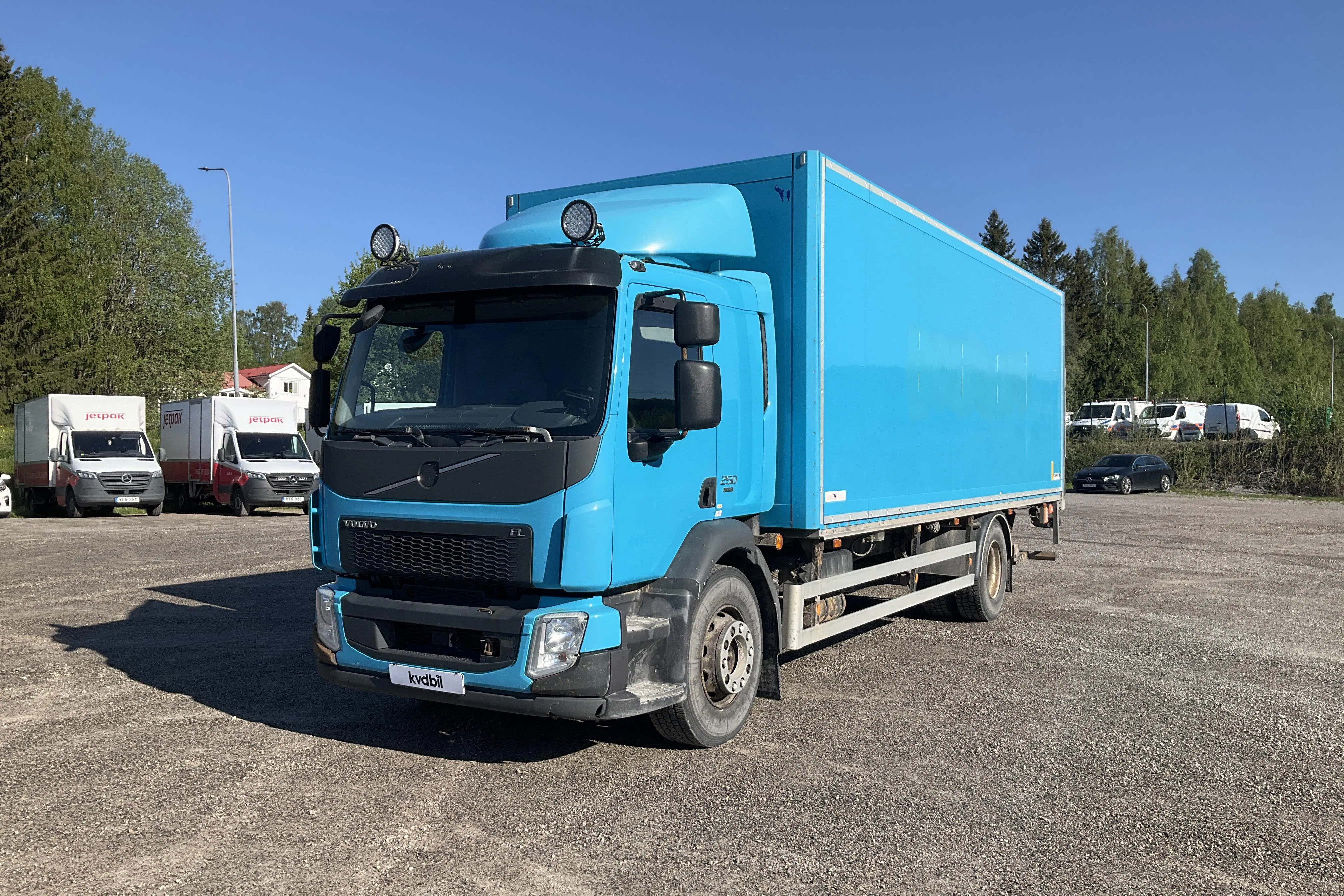 Presentationsfoto 1 av 25: VOLVO FL250 - 588 830 km - Automat - Light Blue - 2016