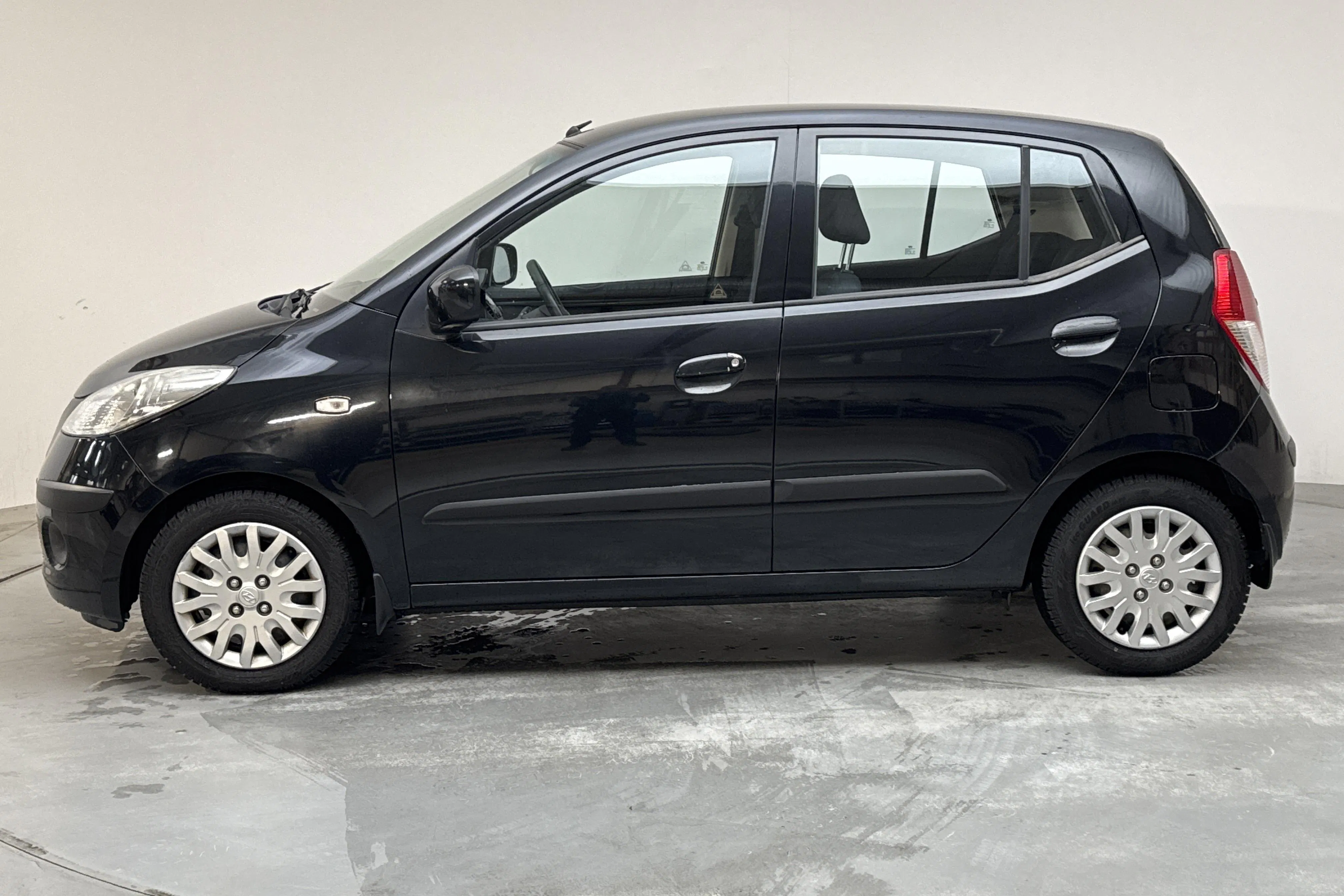 Presentationsfoto 2 av 11: Hyundai i10 1.2 (78hk) - 7 114 mil - Manuell - svart - 2009