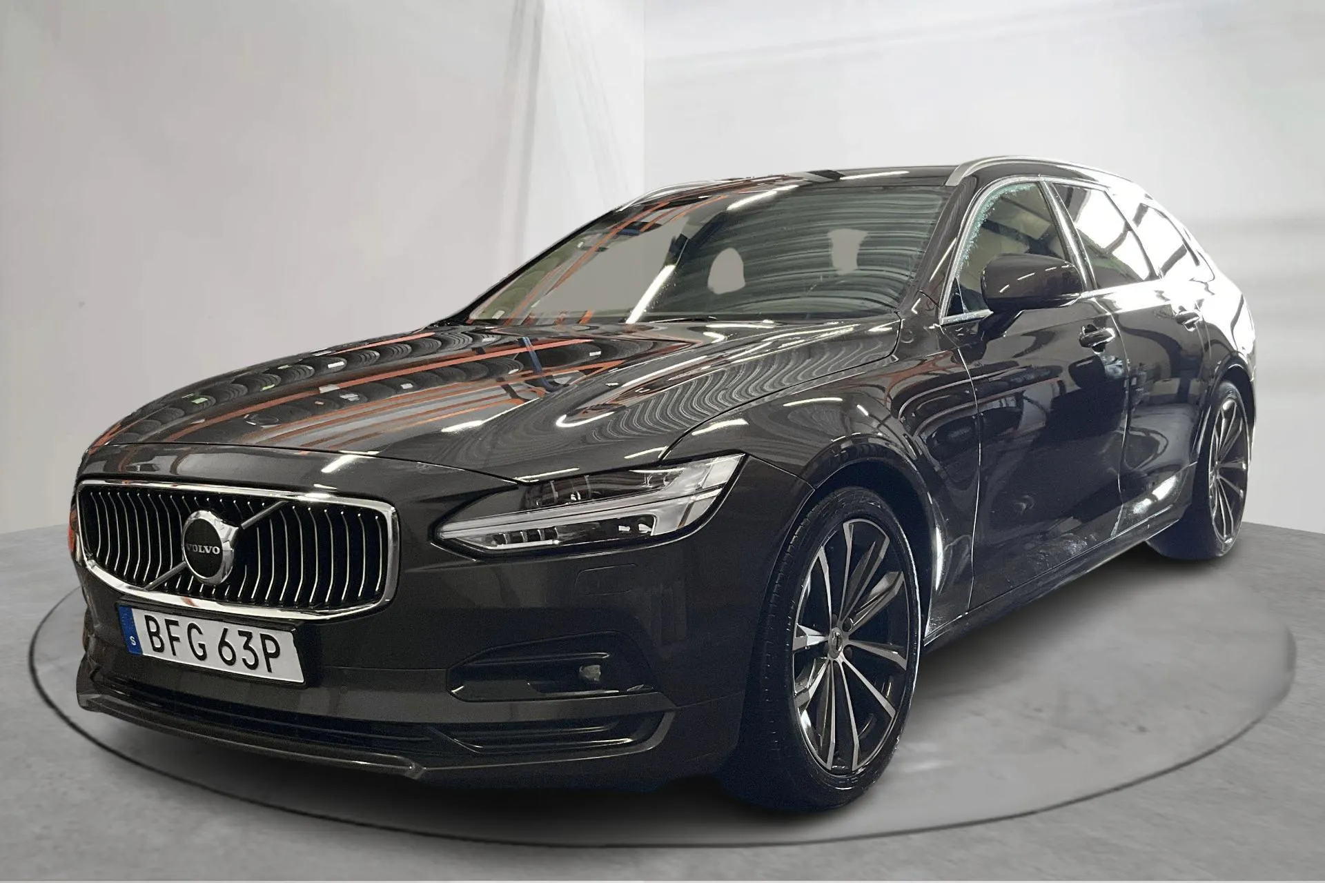 Presentationsfoto 1 av 18: Volvo V90 D4 (190hk) - 21 075 mil - Automat - grå - 2021