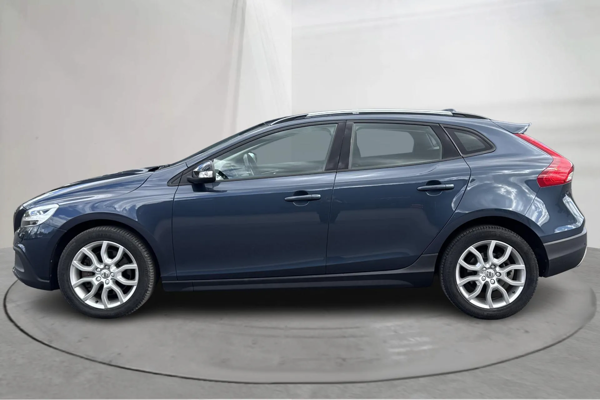 Presentation photo 2 of 14: Volvo V40 Cross Country T3 (152hk) - 115 980 km - Automatic - Dark Blue - 2019