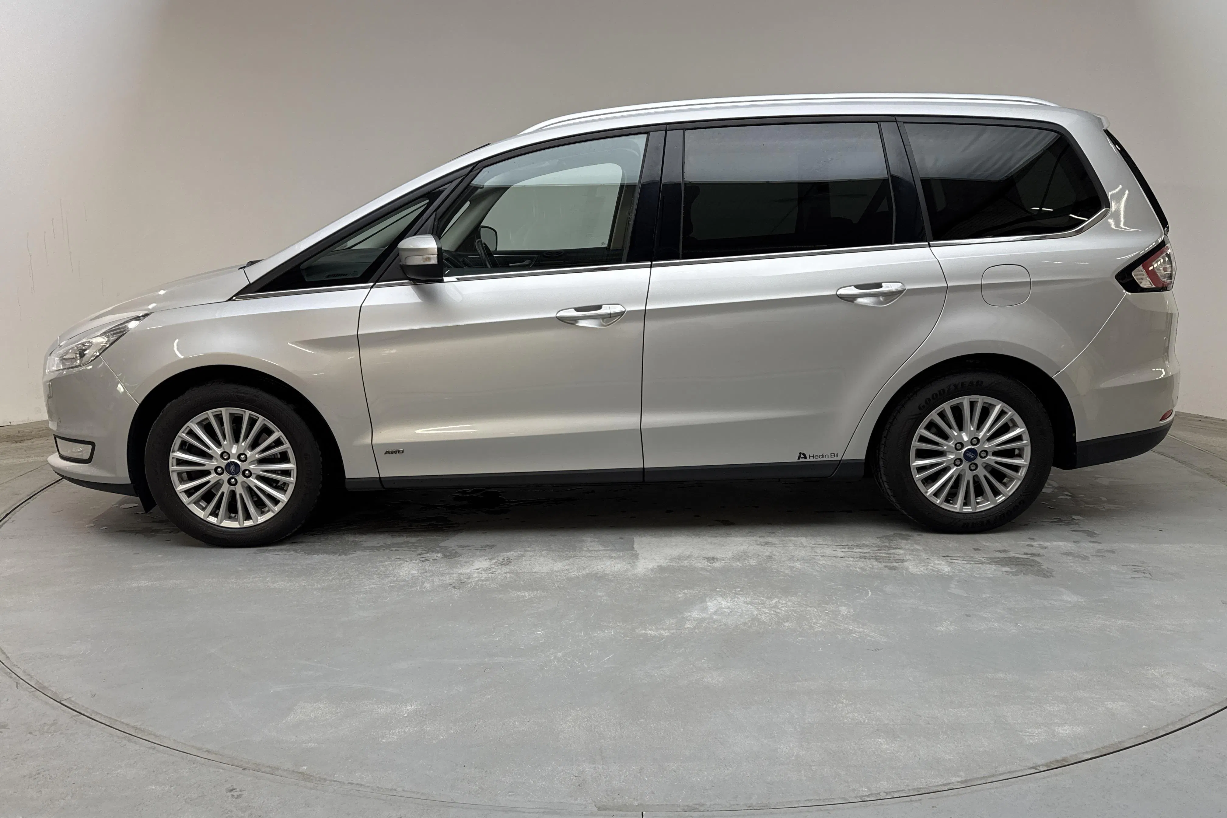 Presentationsfoto 2 av 15: Ford Galaxy 2.0 TDCI AWD (180hk) - 19 964 mil - Automat - grå - 2017
