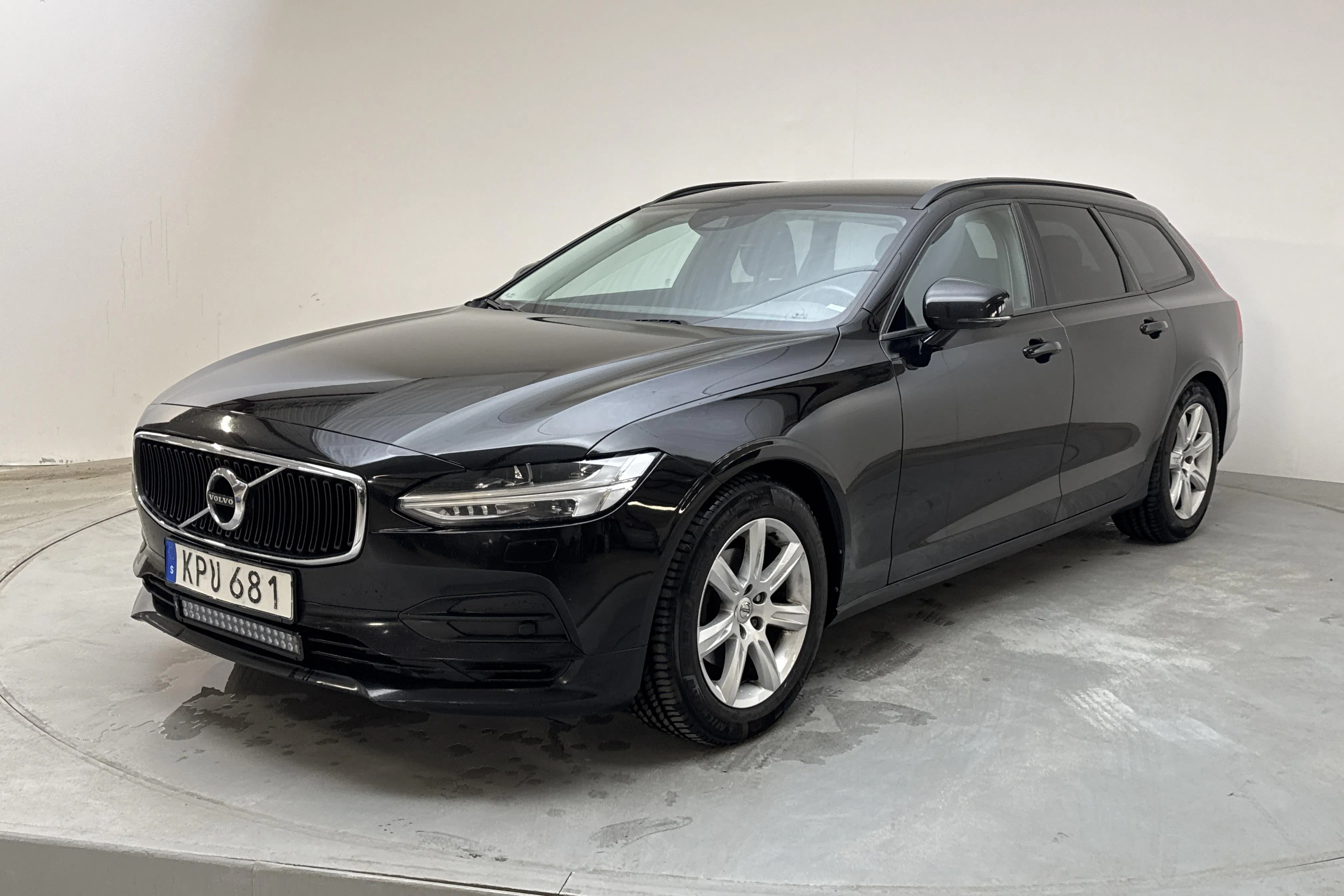 Presentationsfoto 1 av 15: Volvo V90 D3 AWD (150hk) - 25 059 mil - Automat - svart - 2018