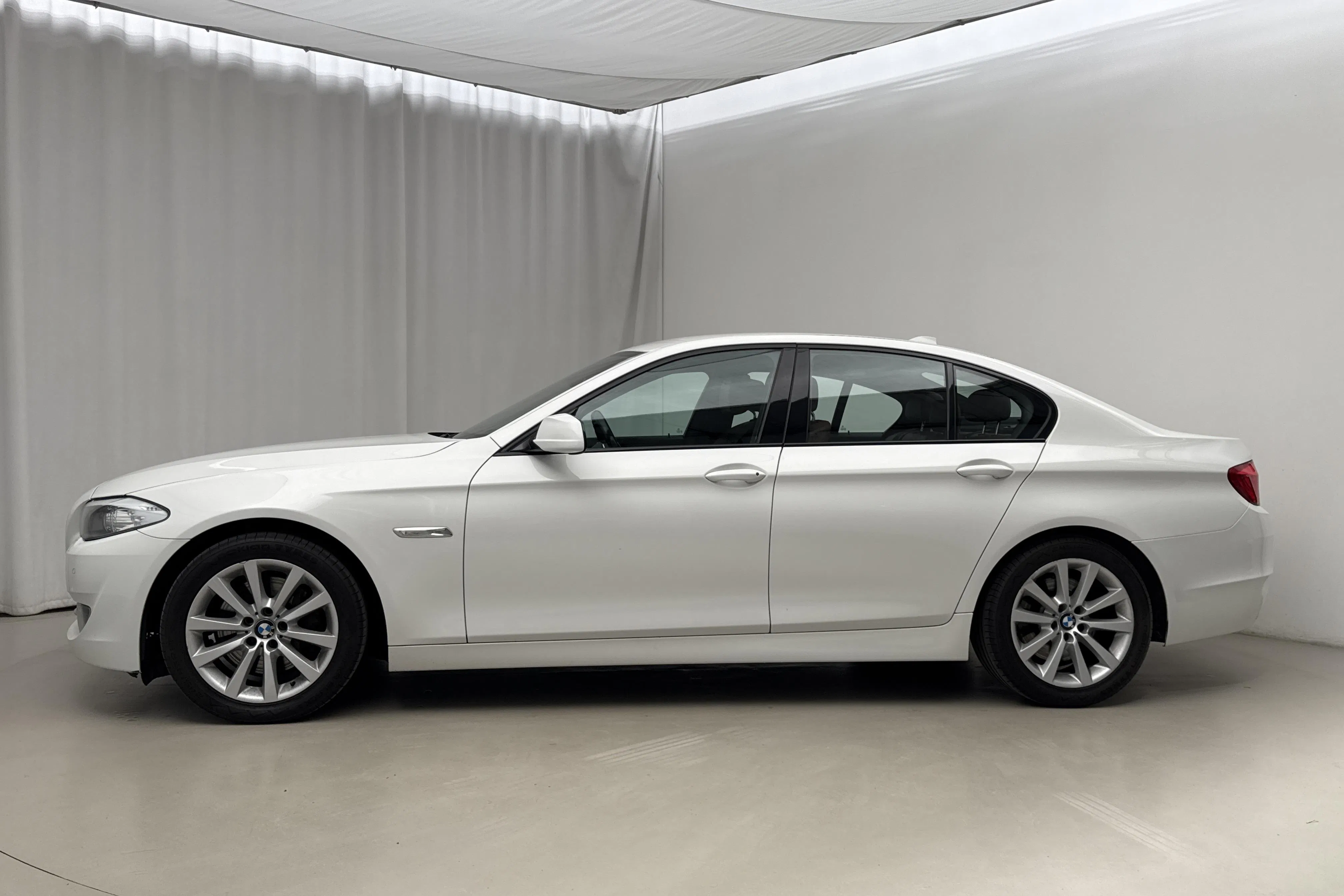 Presentation photo 2 of 17: BMW 535d Sedan, F10 (313hk) - 224 880 km - Automatic - white - 2013