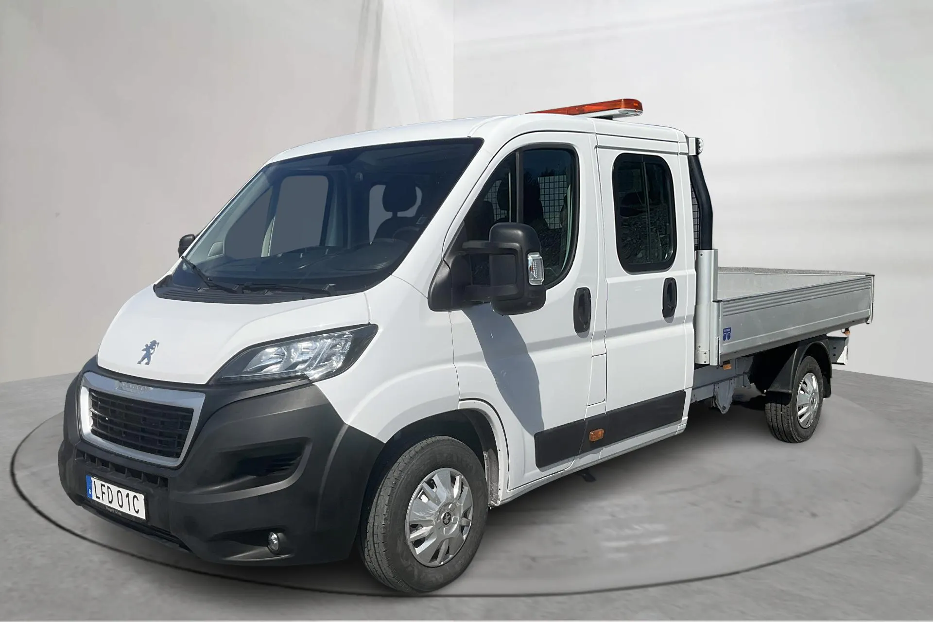 Presentationsfoto 1 av 13: Peugeot Boxer 350 2.0 BlueHDi Chassi (140hk) - 3 396 mil - Manuell - vit - 2023