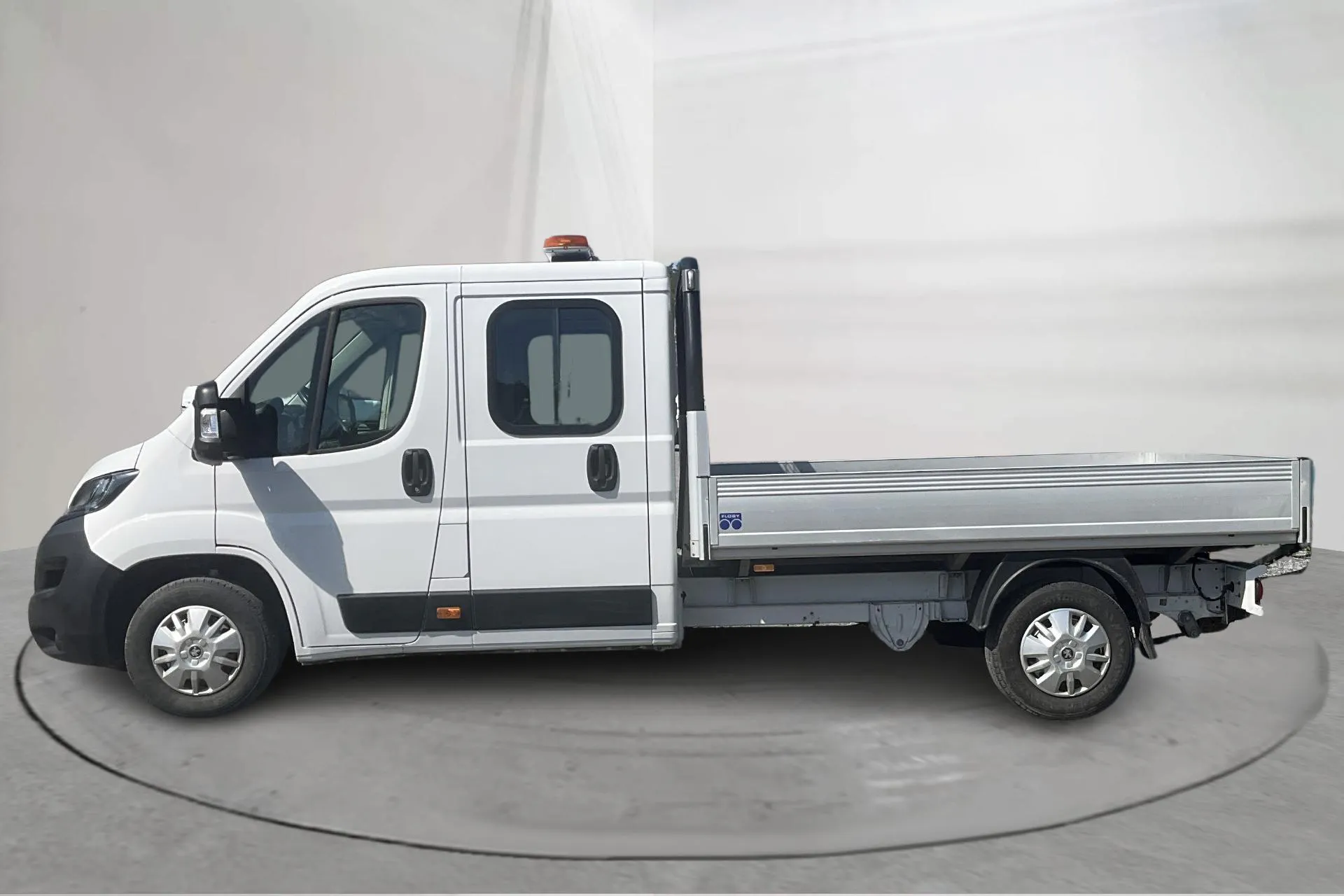 Presentationsfoto 2 av 13: Peugeot Boxer 350 2.0 BlueHDi Chassi (140hk) - 3 396 mil - Manuell - vit - 2023