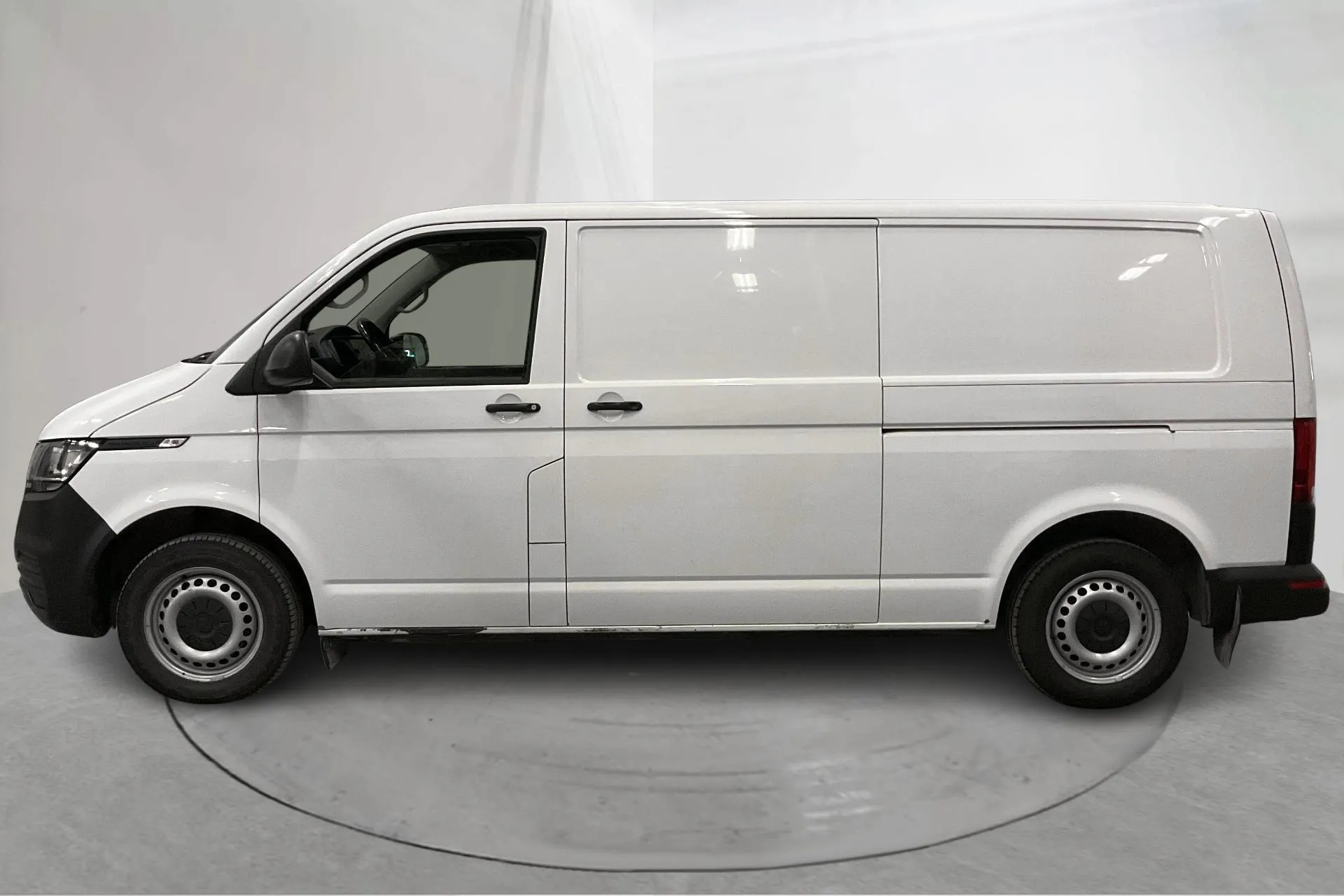 Presentationsfoto 2 av 18: VW Transporter T6.1 Skåp TDI (110hk) - 17 327 mil - Manuell - vit - 2020