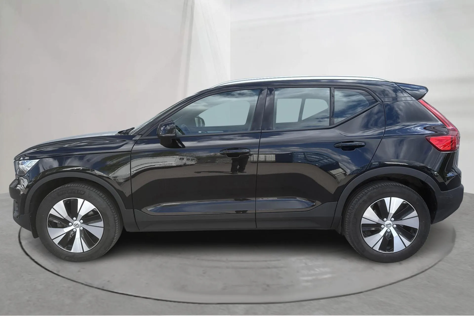 Presentation photo 2 of 18: Volvo XC40 B4 2WD (197hk) - 65 660 km - Automatic - black - 2022