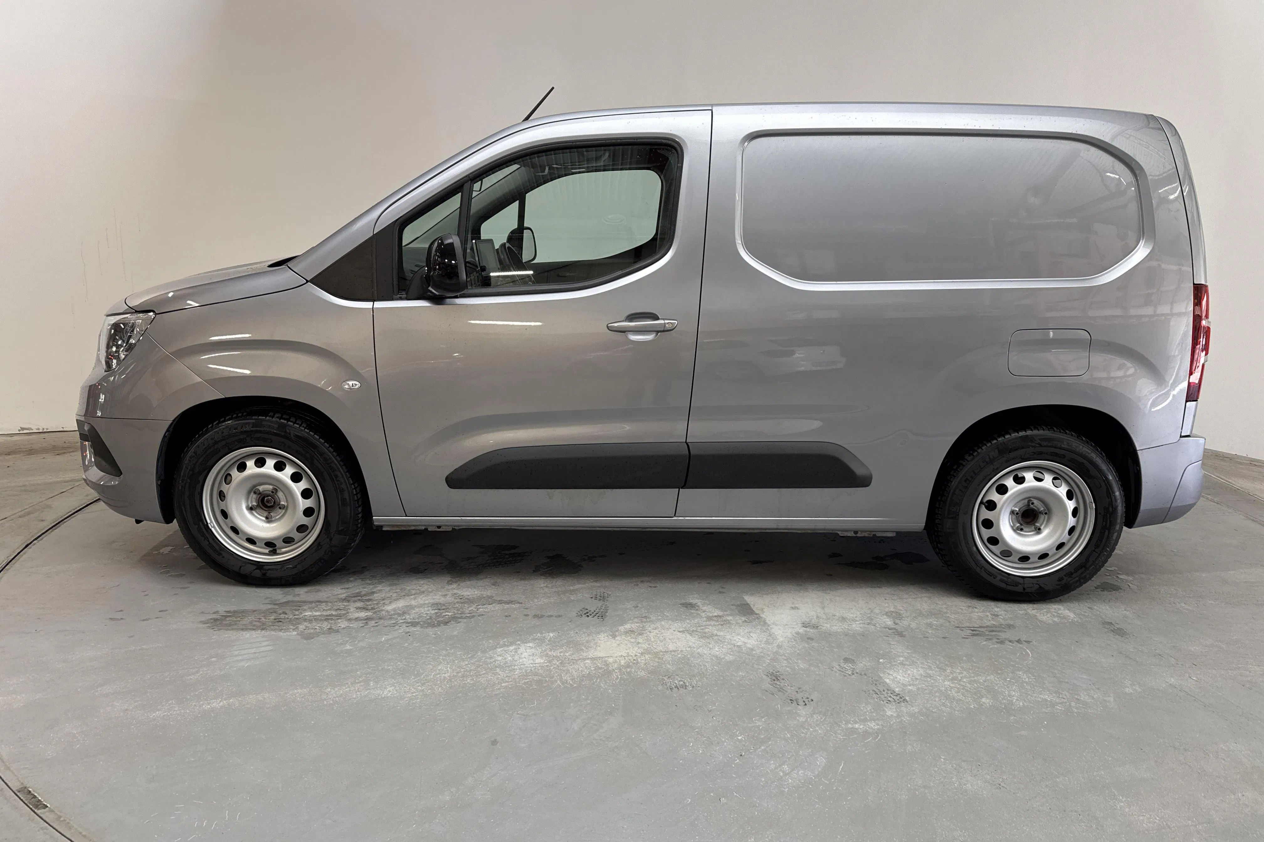 Presentationsfoto 2 av 13: Opel Combo-e 50kWh Skåp (136hk) - 6 603 mil - Automat - grå - 2021