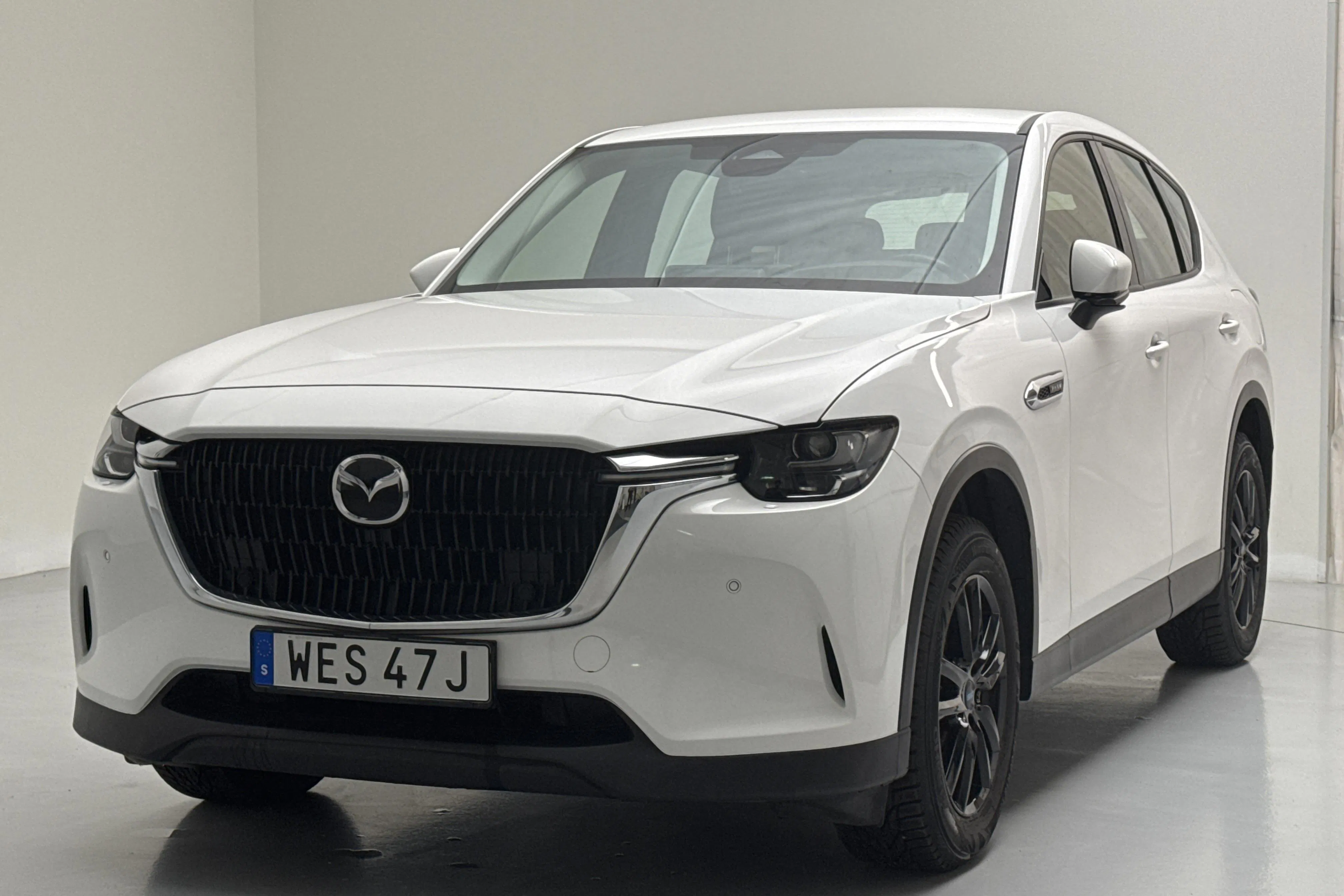 Presentationsfoto 1 av 18: Mazda CX-60 e-Skyactiv PHEV AWD (327hk) - 5 477 mil - Automat - vit - 2022
