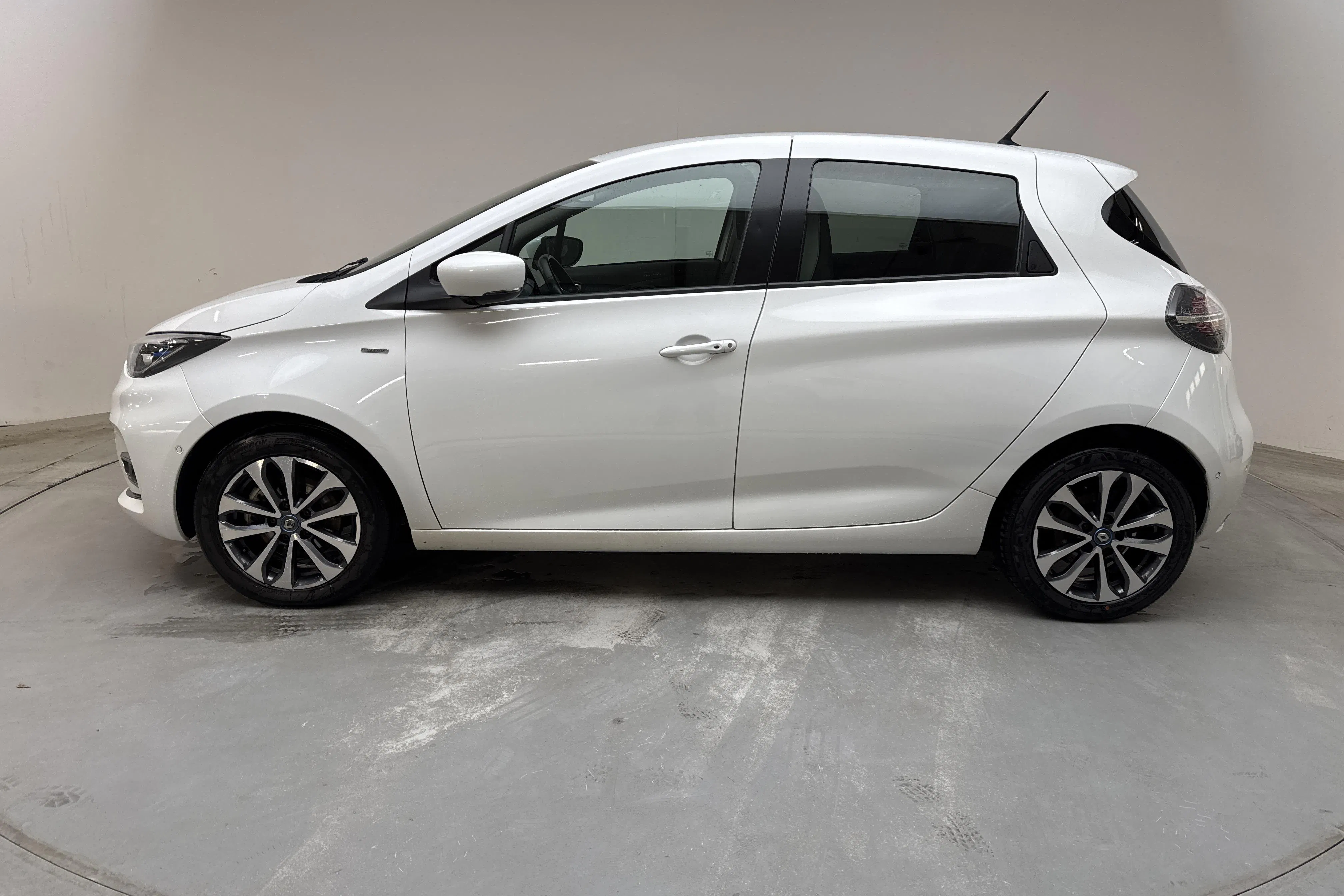 Presentationsfoto 2 av 17: Renault Zoe 52kWh R135 (135hk) - 8 843 mil - Automat - vit - 2020
