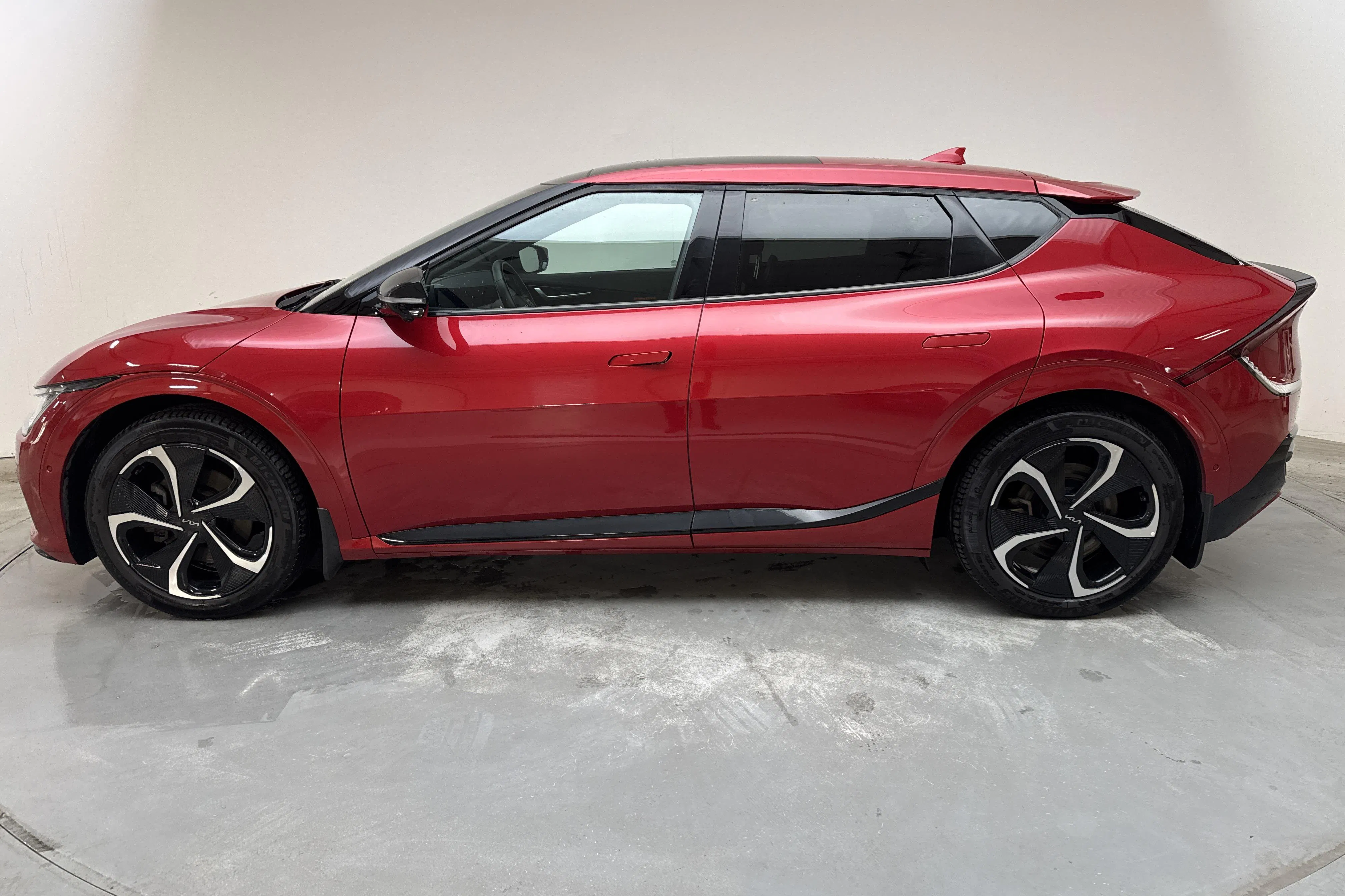 Presentation photo 2 of 19: KIA EV6 AWD (325hk) - 204 660 km - Automatic - red - 2022