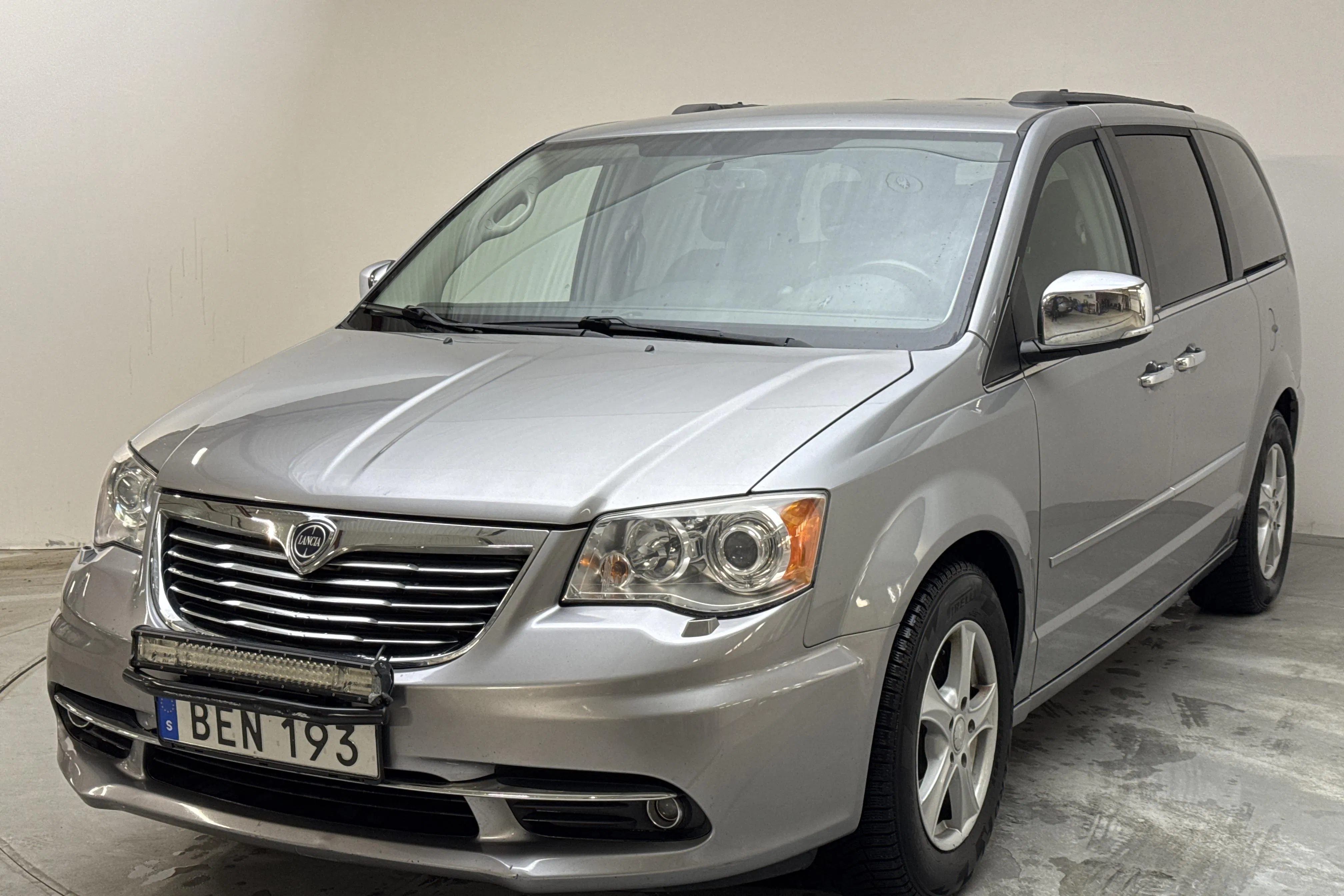 Presentationsfoto 1 av 16: Lancia Lancia Voyager 2.8 Multi-Jet (178hk) - 16 020 mil - Automat - grå - 2014