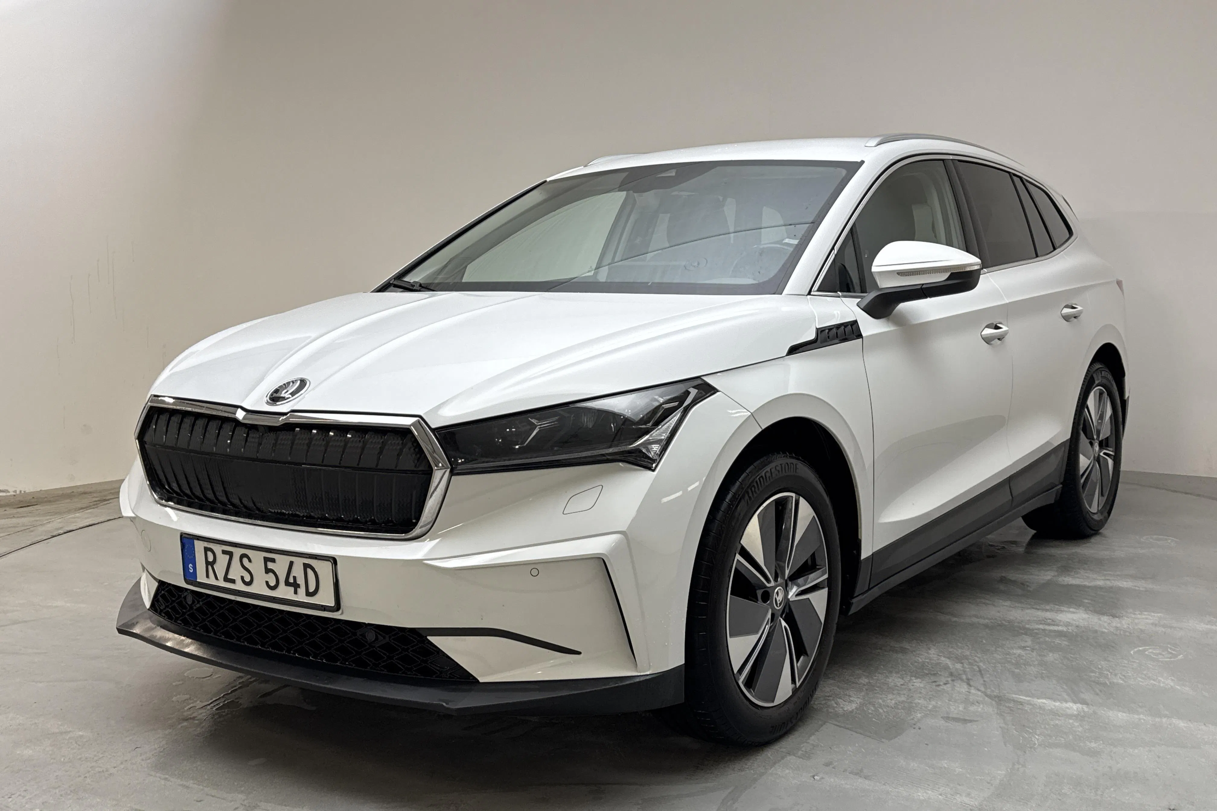 Presentationsfoto 1 av 18: Skoda Enyaq iV 80 (204hk) - 18 059 mil - Automat - vit - 2022