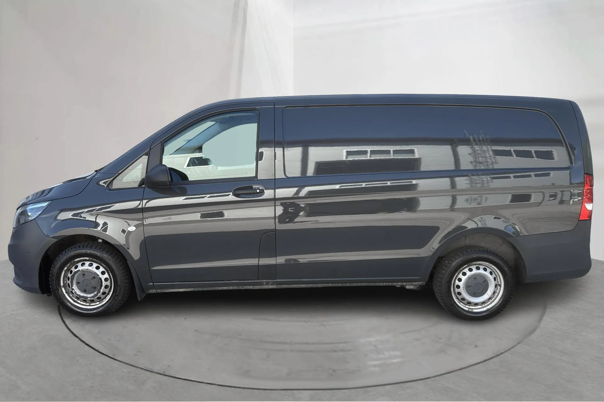 Presentationsfoto 2 av 15: Mercedes Vito 116 CDI W640 (163hk) - 16 554 mil - Automat - Dark Grey - 2019