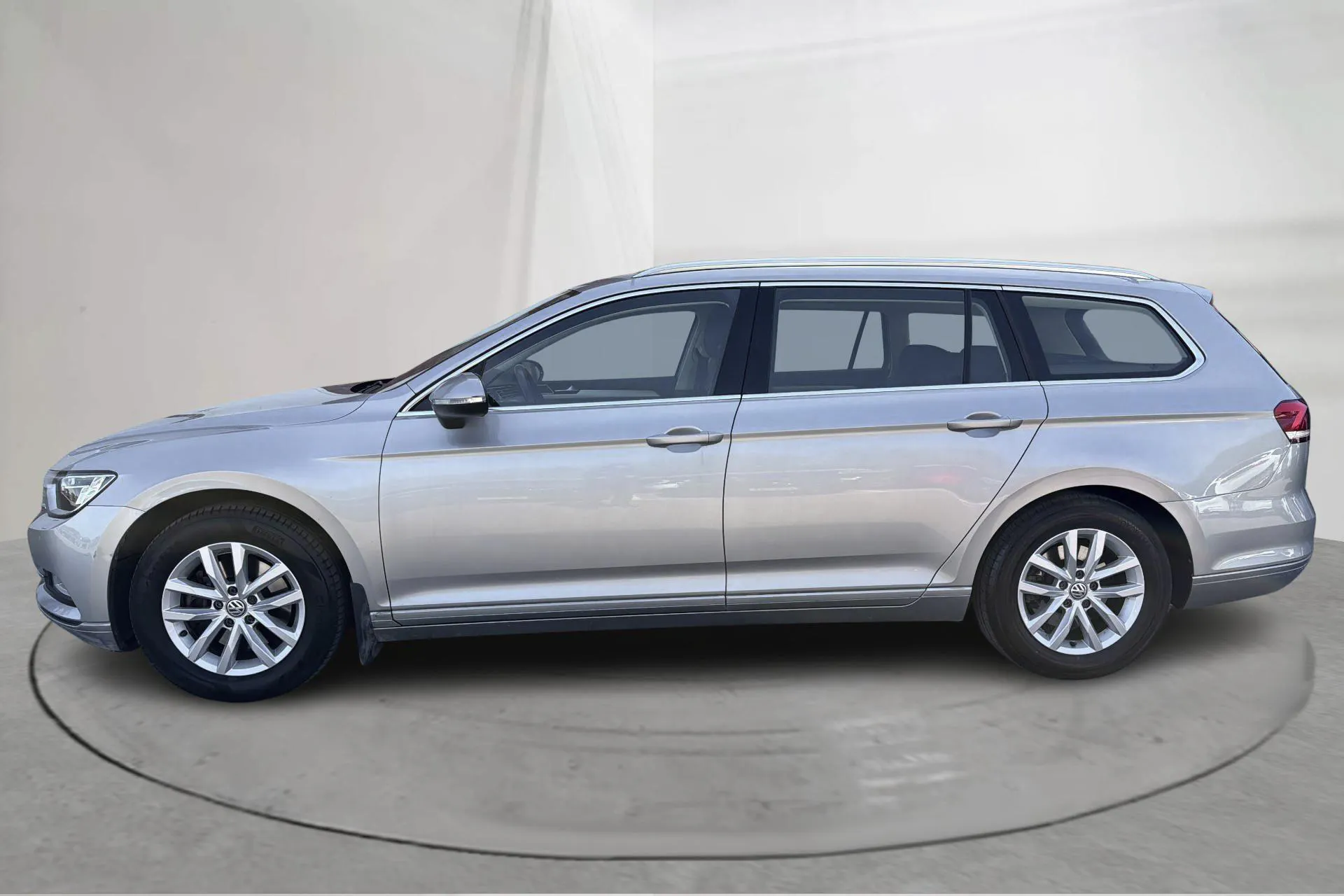 Presentation photo 2 of 16: VW Passat 1.4 TSI Sportscombi (150hk) - 75 480 km - Manual - silver - 2016