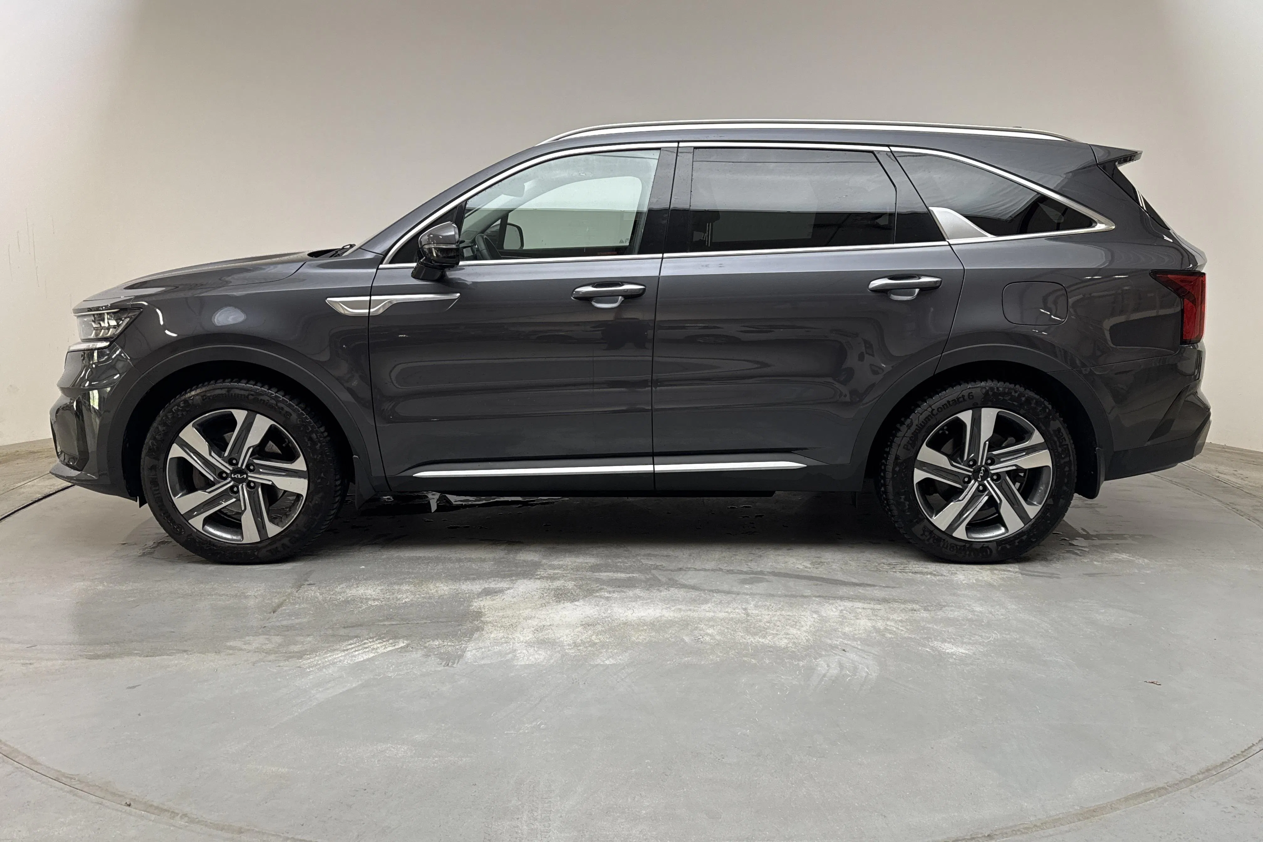 Presentation photo 2 of 16: KIA Sorento 1.6 T-GDi Plug-in Hybrid AWD (265hk) - 45 610 km - Automatic - gray - 2023