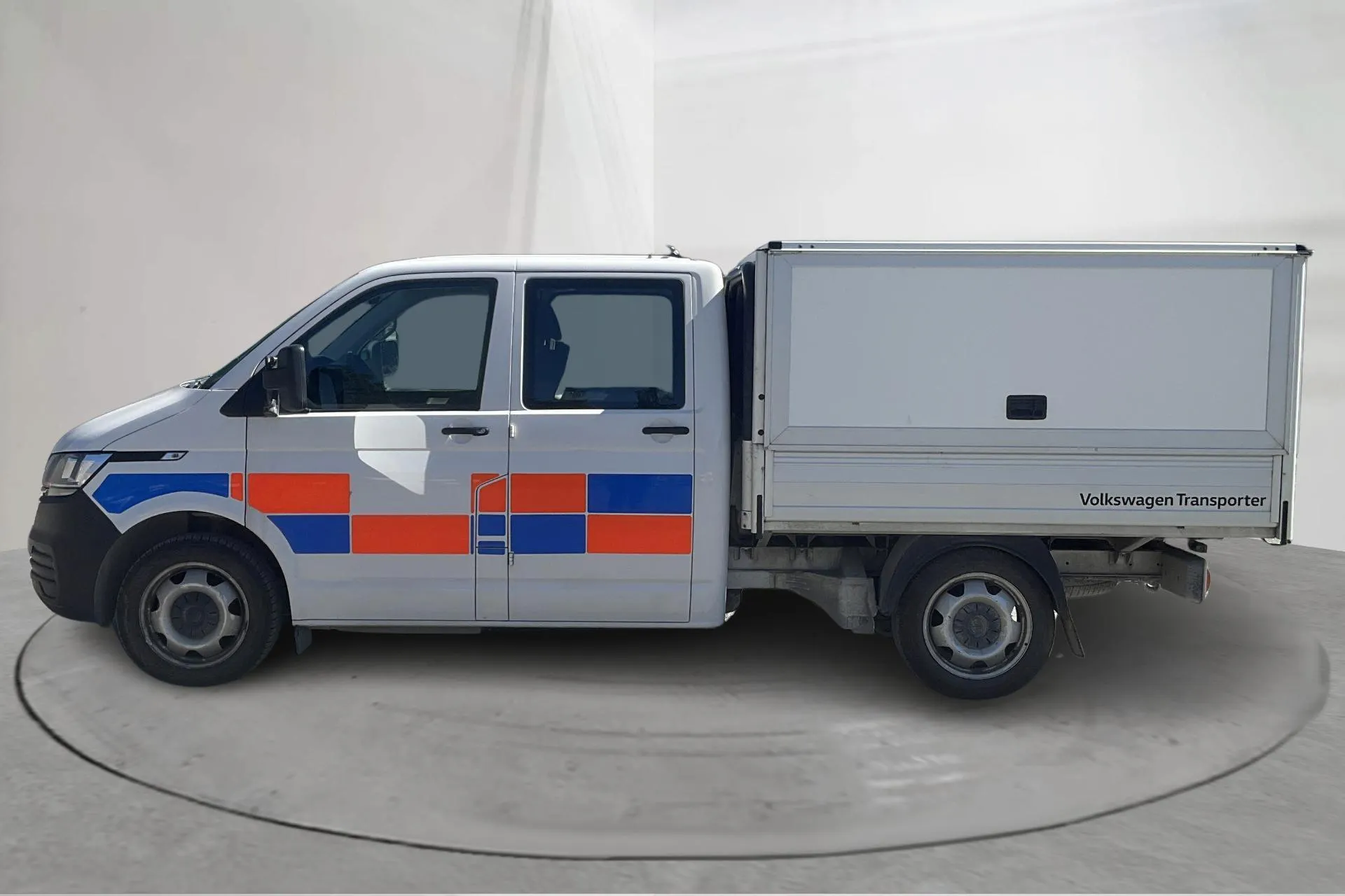 Presentationsfoto 2 av 14: VW Transporter Pickup T6.1 TDI (150hk) - 14 246 mil - Automat - vit - 2021