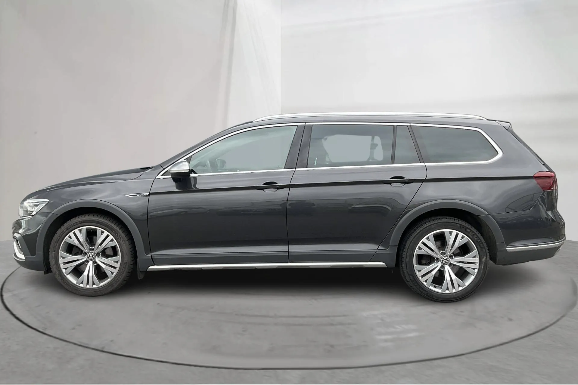 Presentationsfoto 2 av 18: VW Passat Alltrack 2.0 TDI Sportscombi 4Motion (200hk) - 18 610 mil - Automat - Dark Grey - 2021