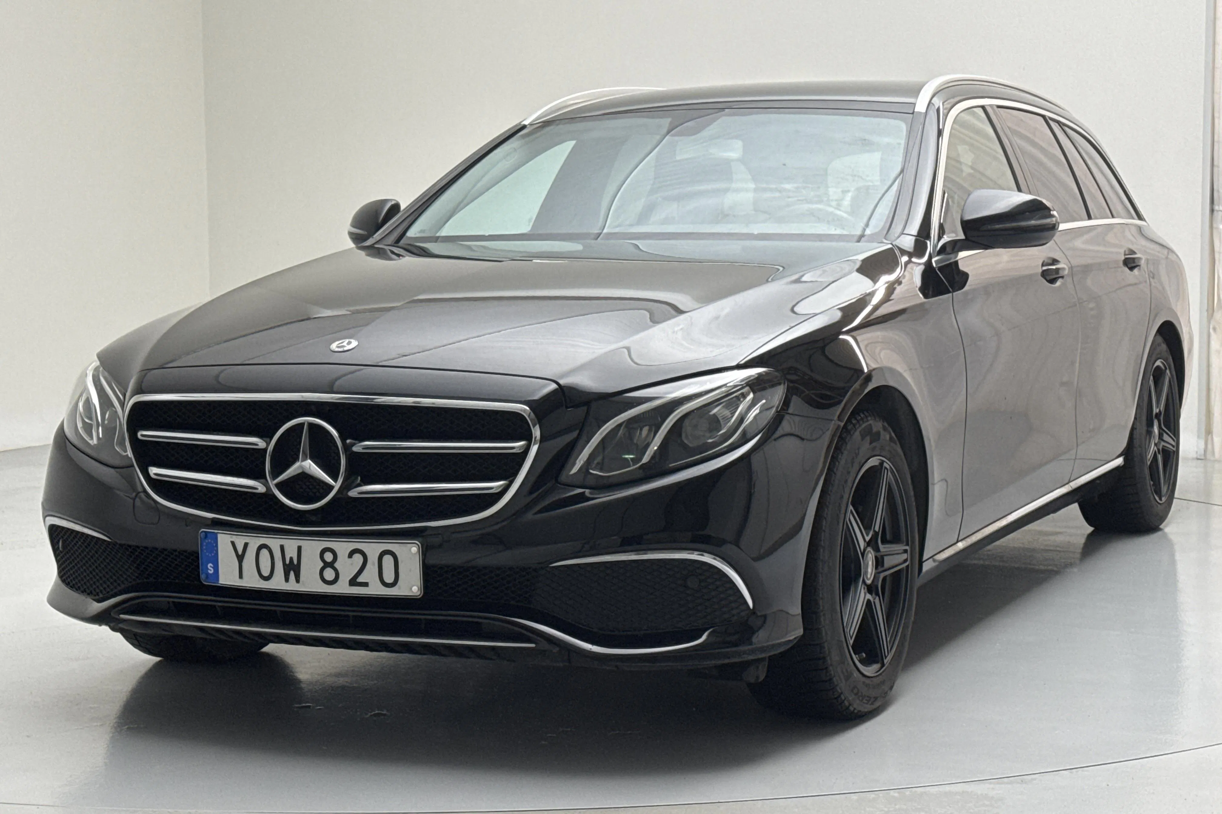 Presentationsfoto 1 av 14: Mercedes E 200 d Kombi S213 (150hk) - 14 466 mil - Automat - svart - 2018