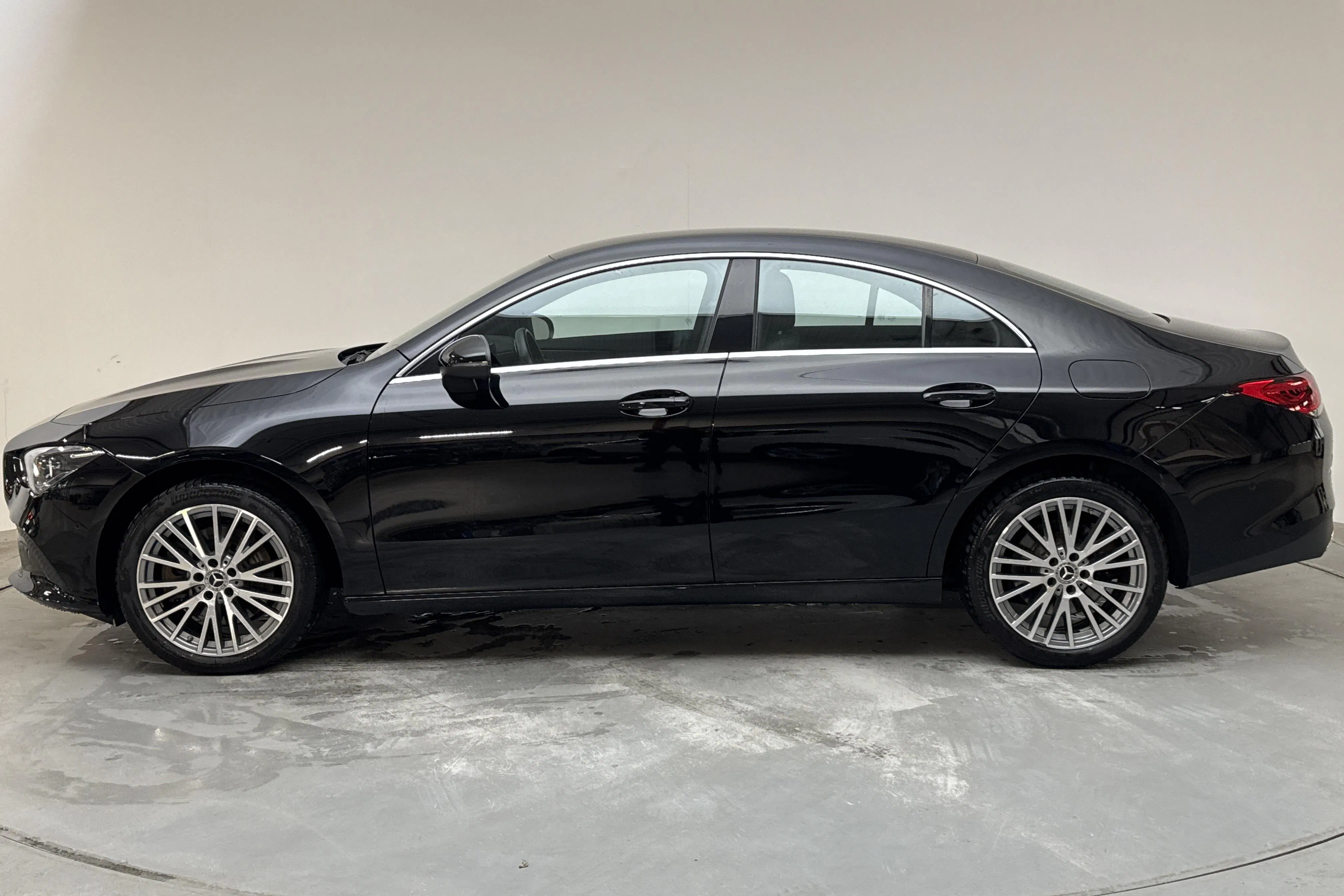Presentationsfoto 2 av 16: Mercedes CLA 250 e Coupé C118 (218hk) - 4 154 mil - Automat - svart - 2023
