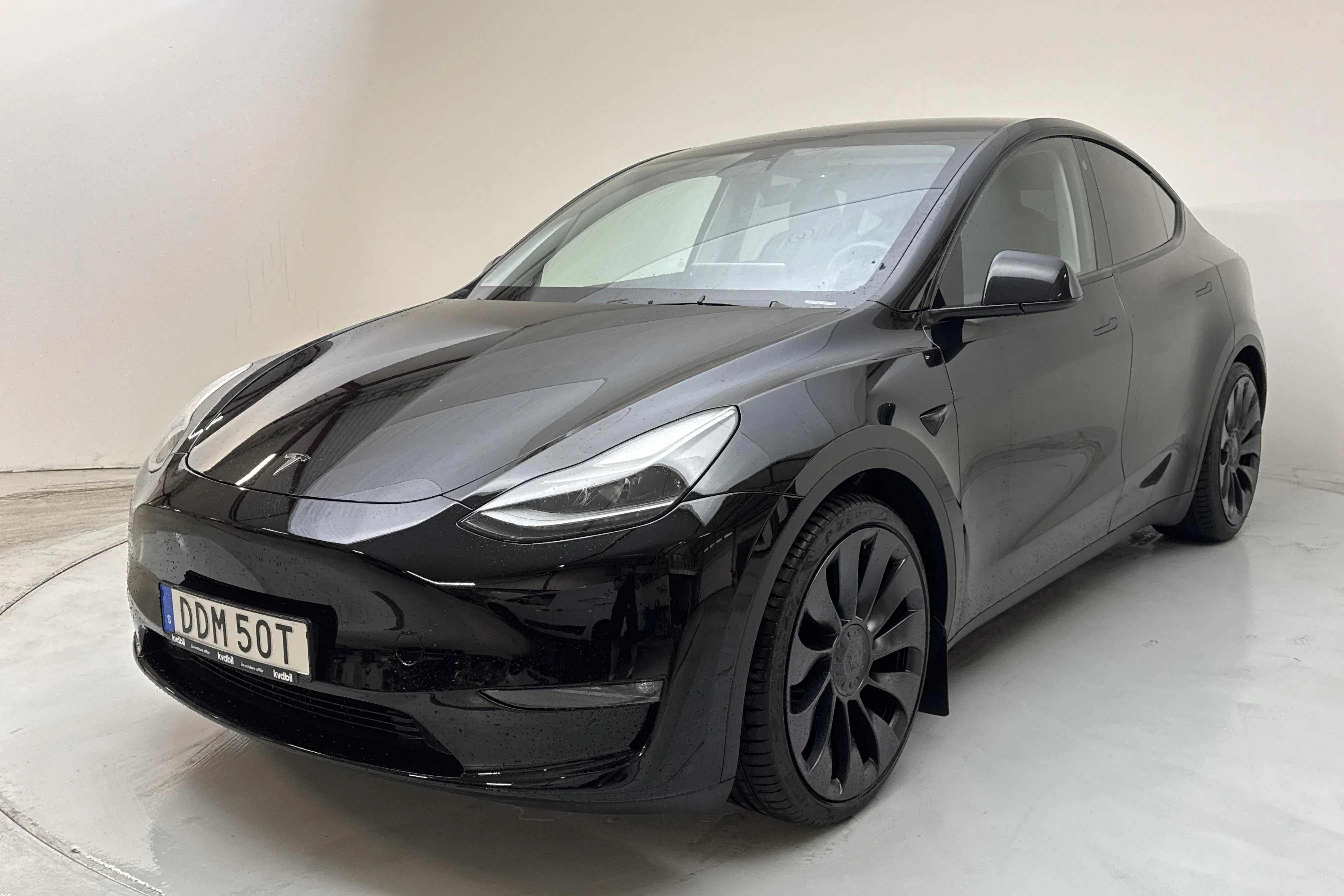 Presentationsfoto 1 av 19: Tesla Model Y Performance Dual Motor AWD - 4 995 mil - Automat - svart - 2023