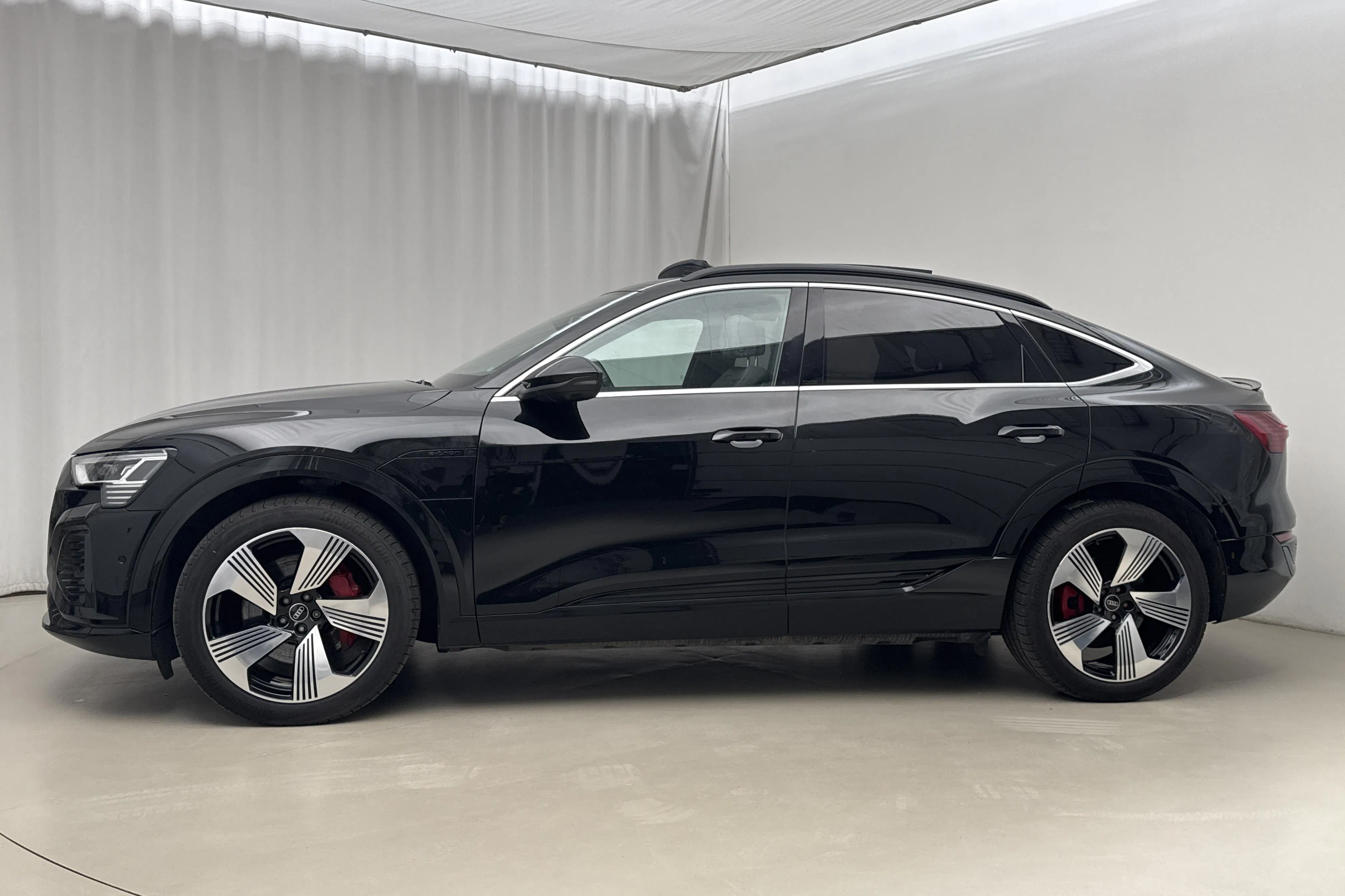 Presentationsfoto 2 av 26: Audi Q8 Sportback 50 e-tron quattro (340hk) - 5 613 mil - Automat - svart - 2024