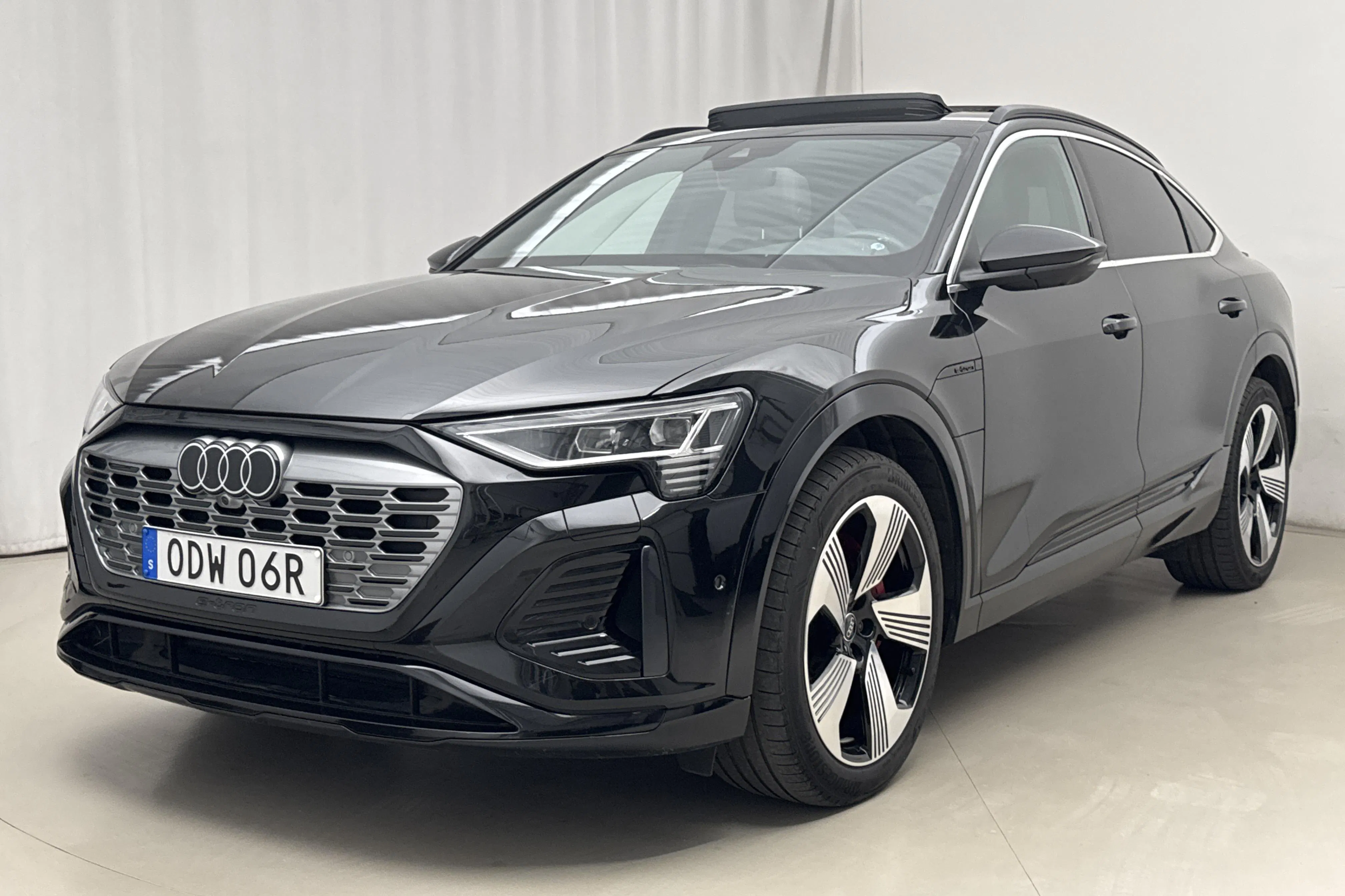 Presentationsfoto 1 av 26: Audi Q8 Sportback 50 e-tron quattro (340hk) - 5 613 mil - Automat - svart - 2024