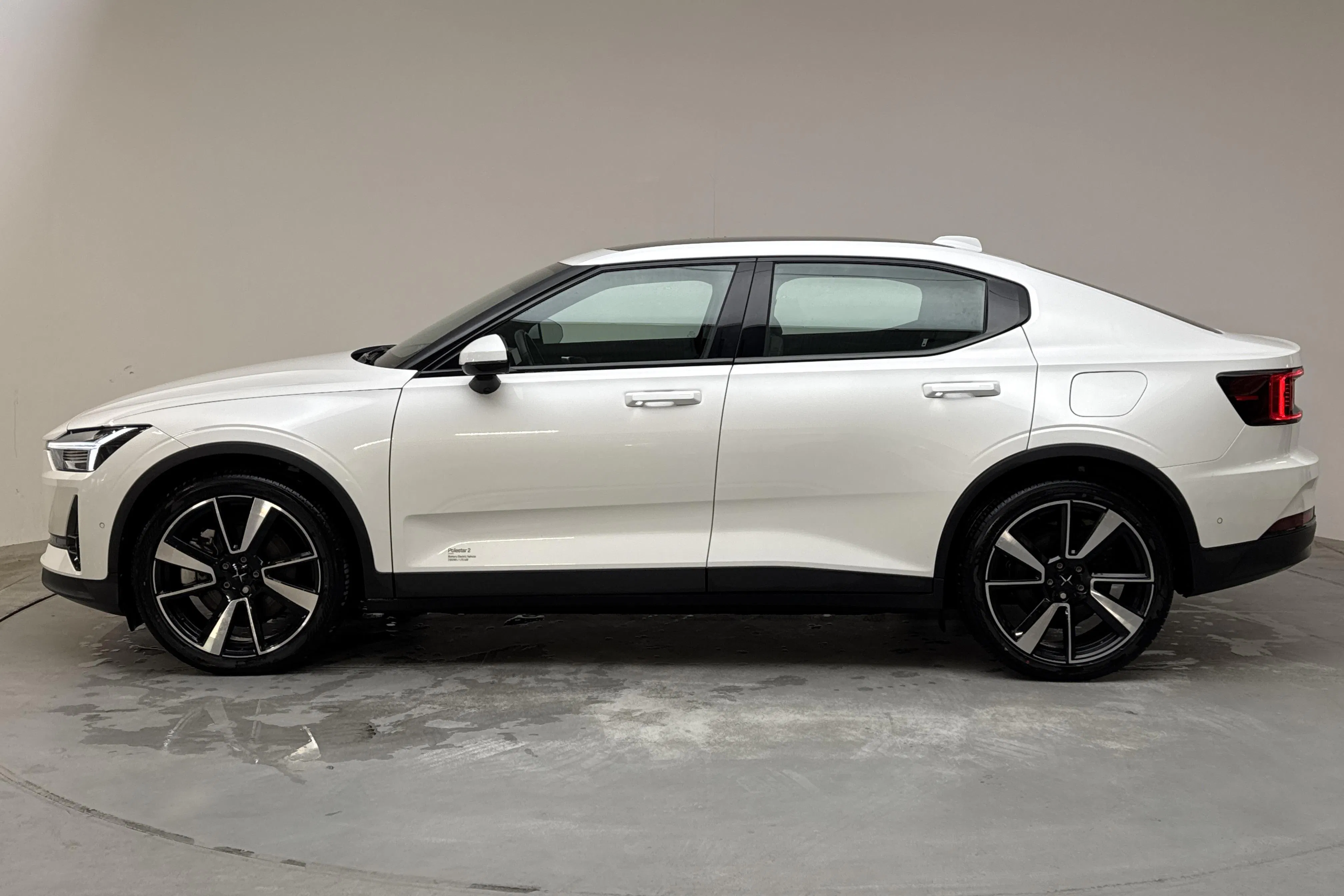 Presentation photo 2 of 17: Polestar 2 Long range Single motor (231hk) - 82 800 km - Automatic - white - 2022
