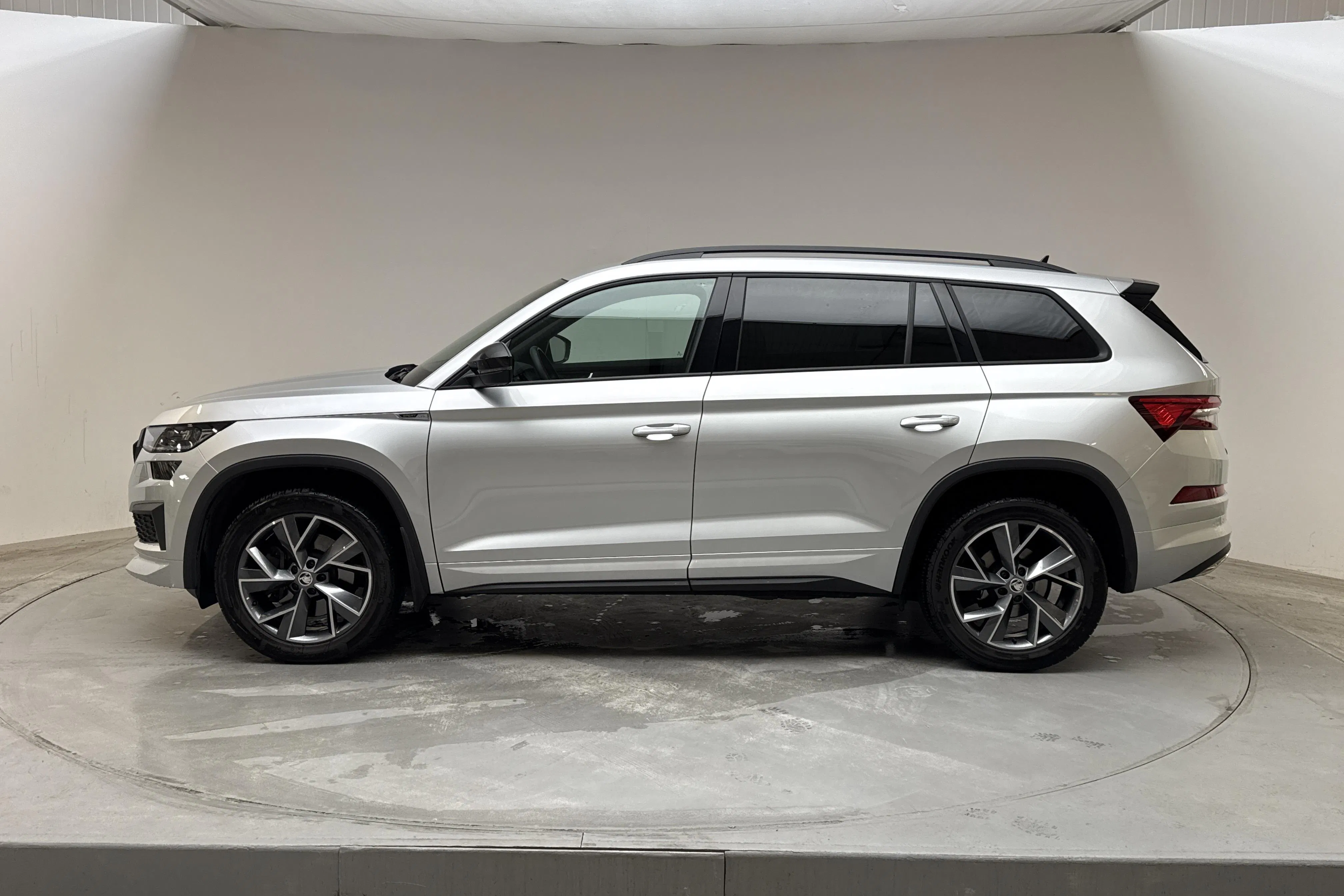 Presentationsfoto 2 av 14: Skoda Kodiaq 2.0 TDI 4X4 (200hk) - 3 485 mil - Automat - silver - 2023