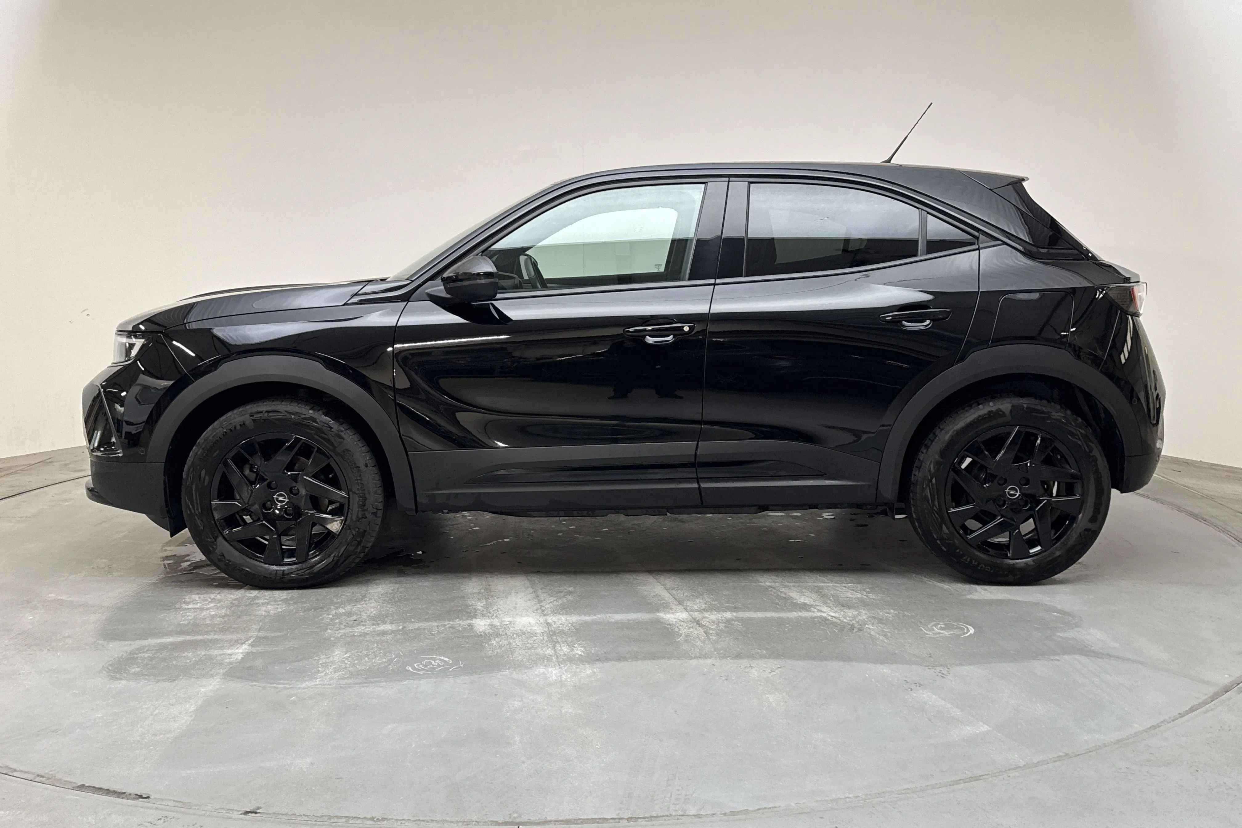 Presentationsfoto 2 av 13: Opel Mokka-e (136hk) - 4 899 mil - Automat - svart - 2022