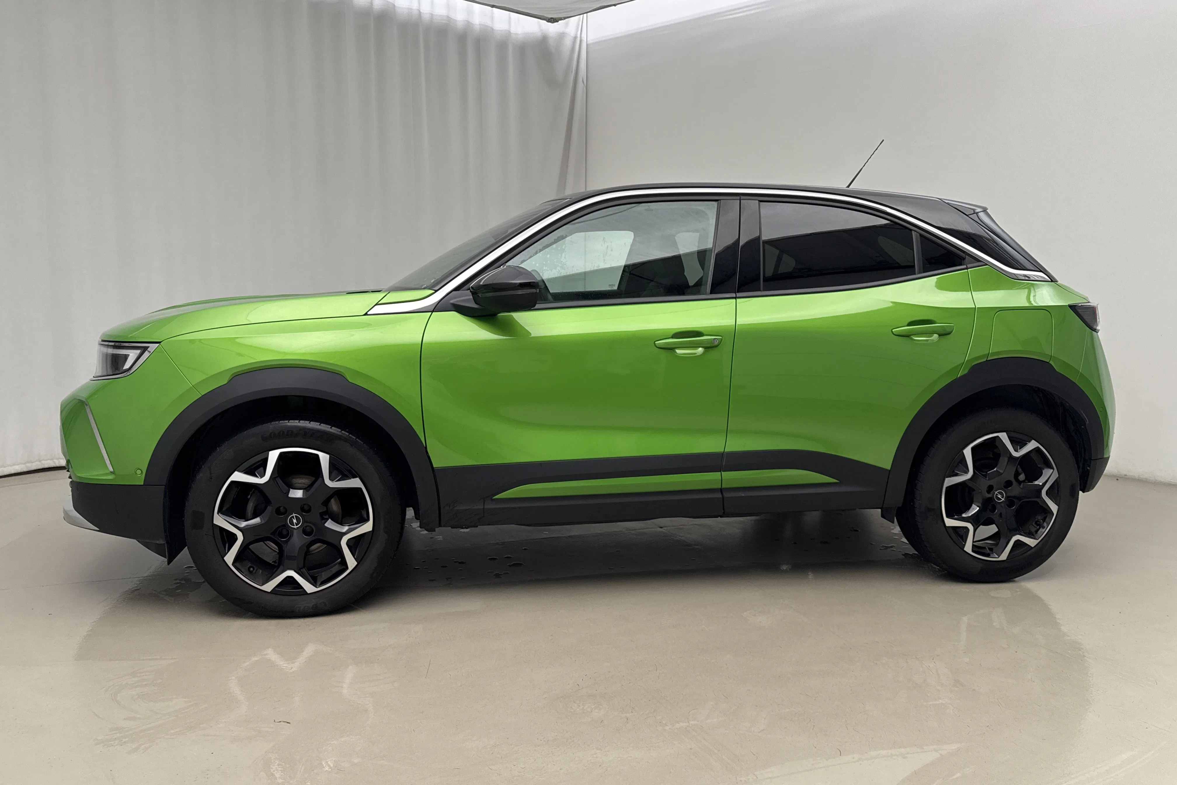 Presentationsfoto 2 av 17: Opel Mokka P130 (130hk) - 3 913 mil - Automat - grön - 2023