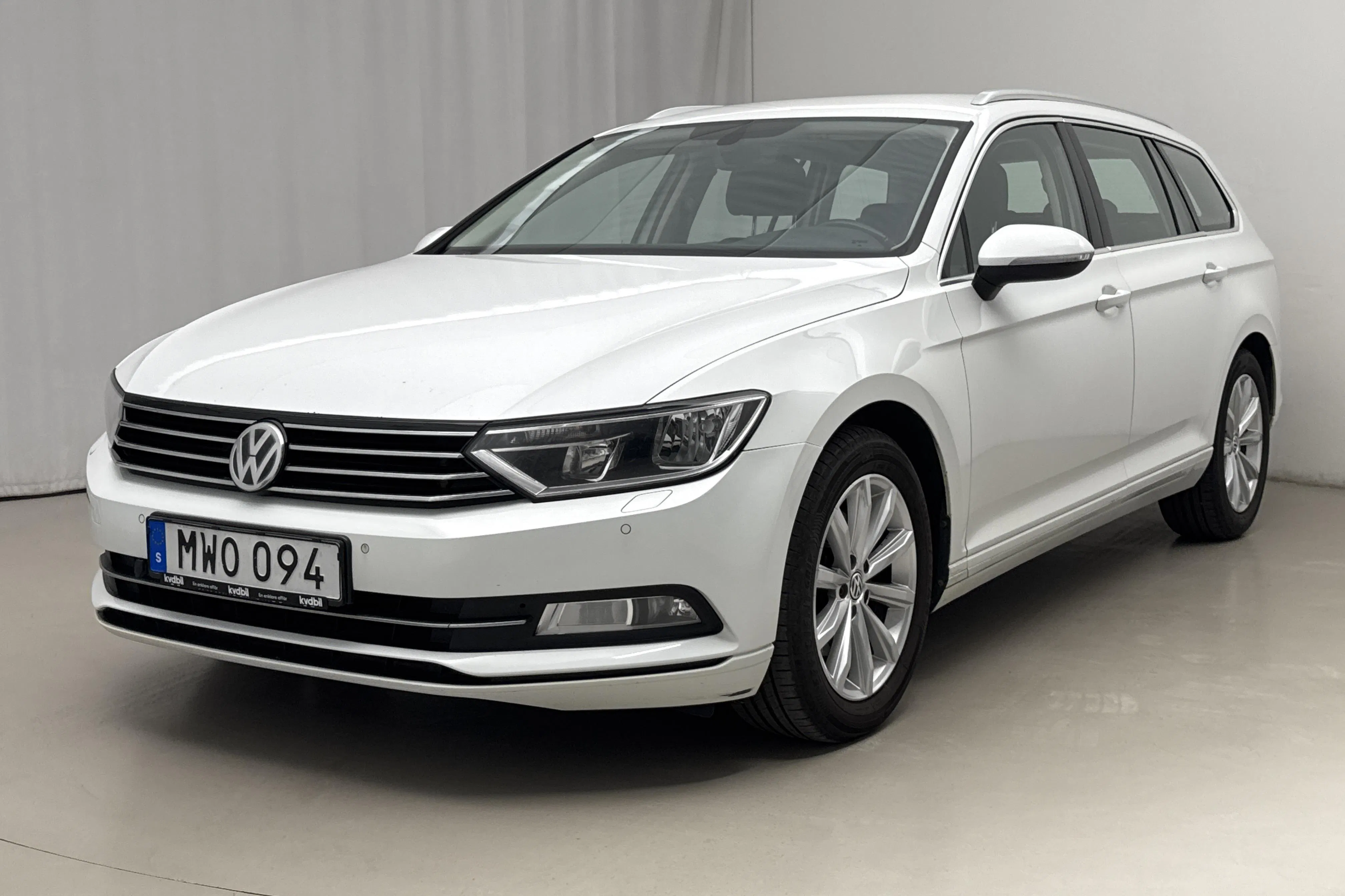 Presentationsfoto 1 av 18: VW Passat 1.4 TSI Sportscombi (150hk) - 18 052 mil - Manuell - vit - 2016