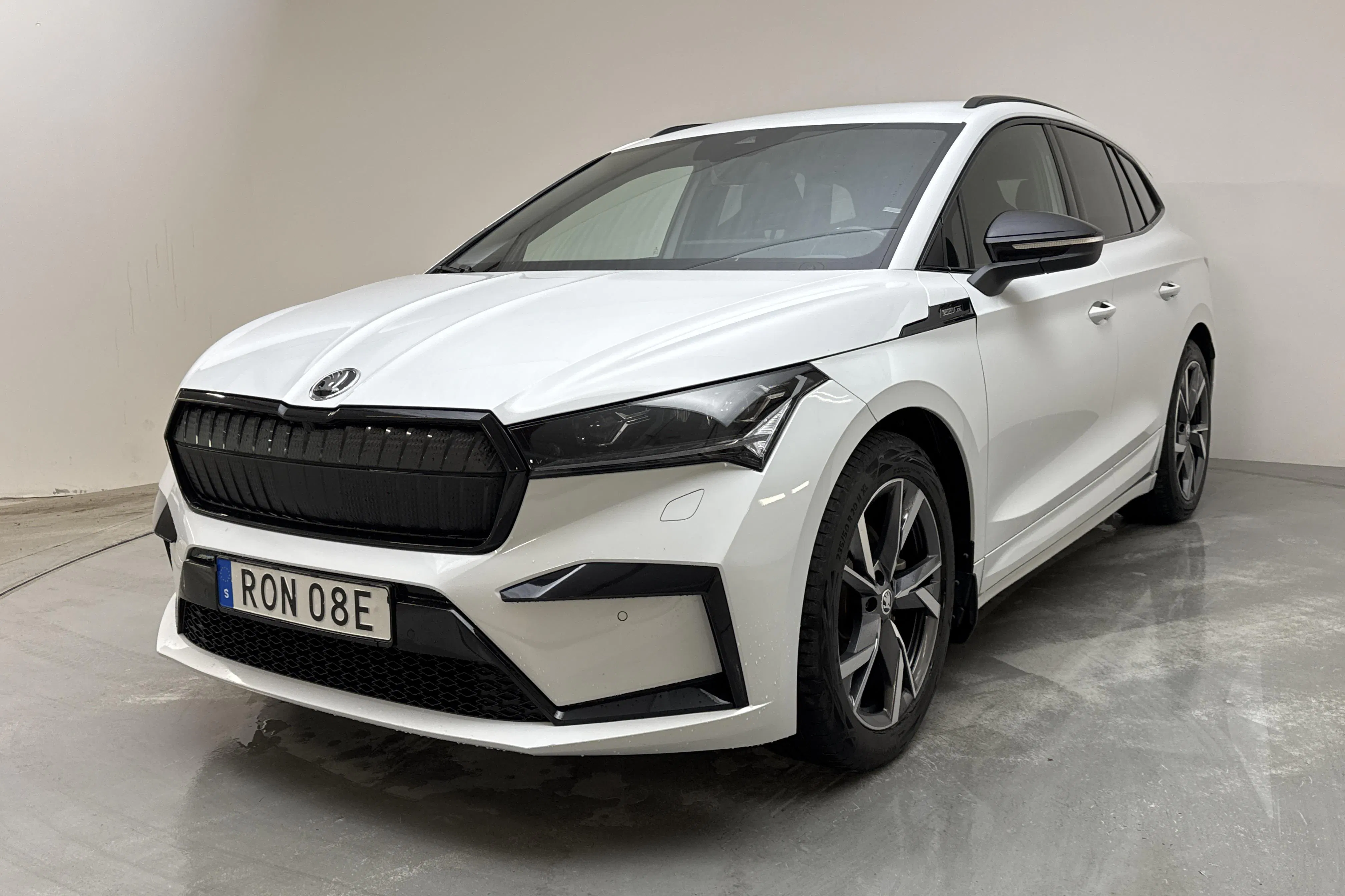 Presentation photo 1 of 15: Skoda Enyaq iV 80 (204hk) - 121 770 km - Automatic - white - 2023