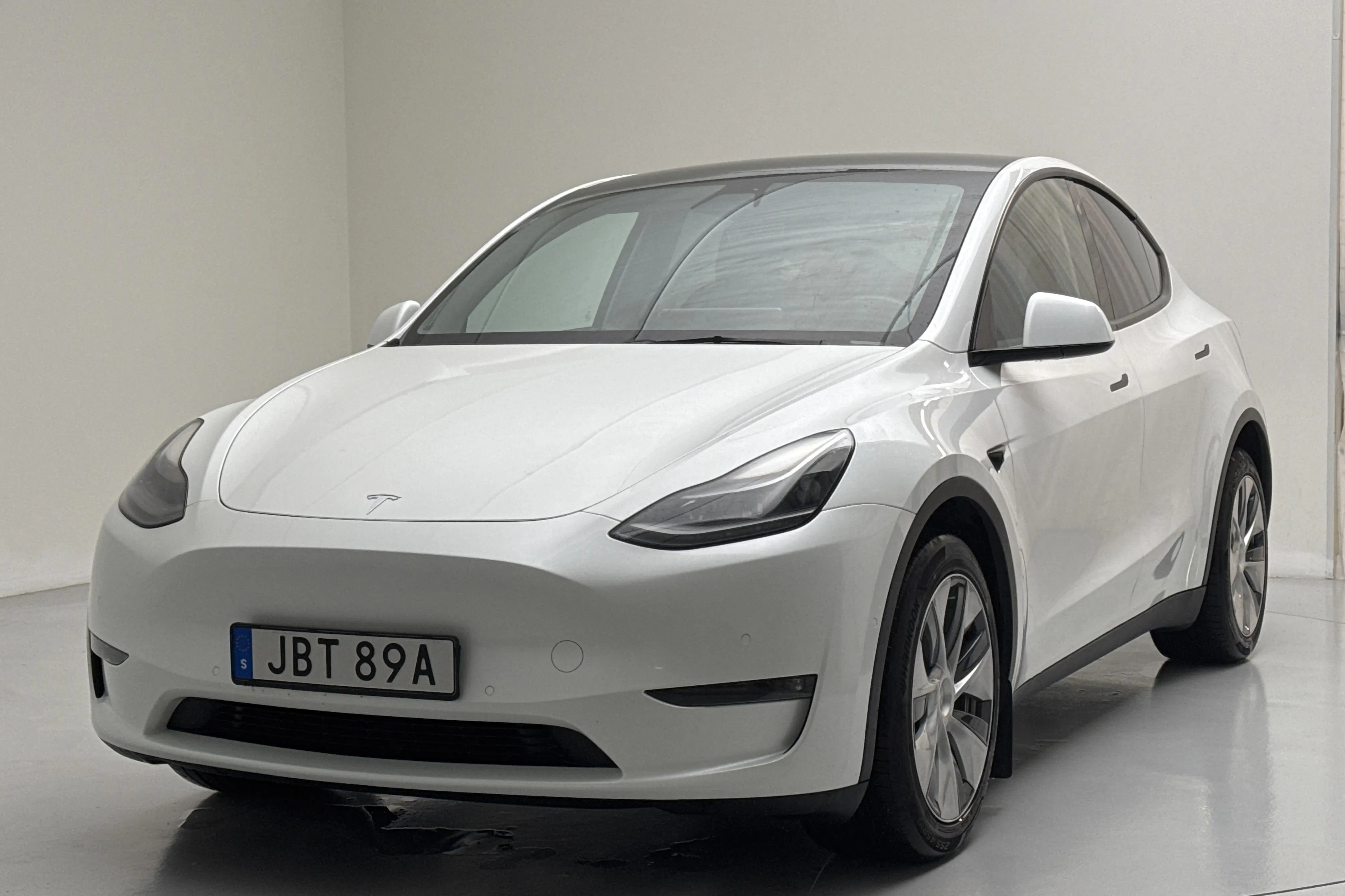Presentationsfoto 1 av 17: Tesla Model Y Long Range Dual Motor AWD - 12 991 mil - Automat - vit - 2021