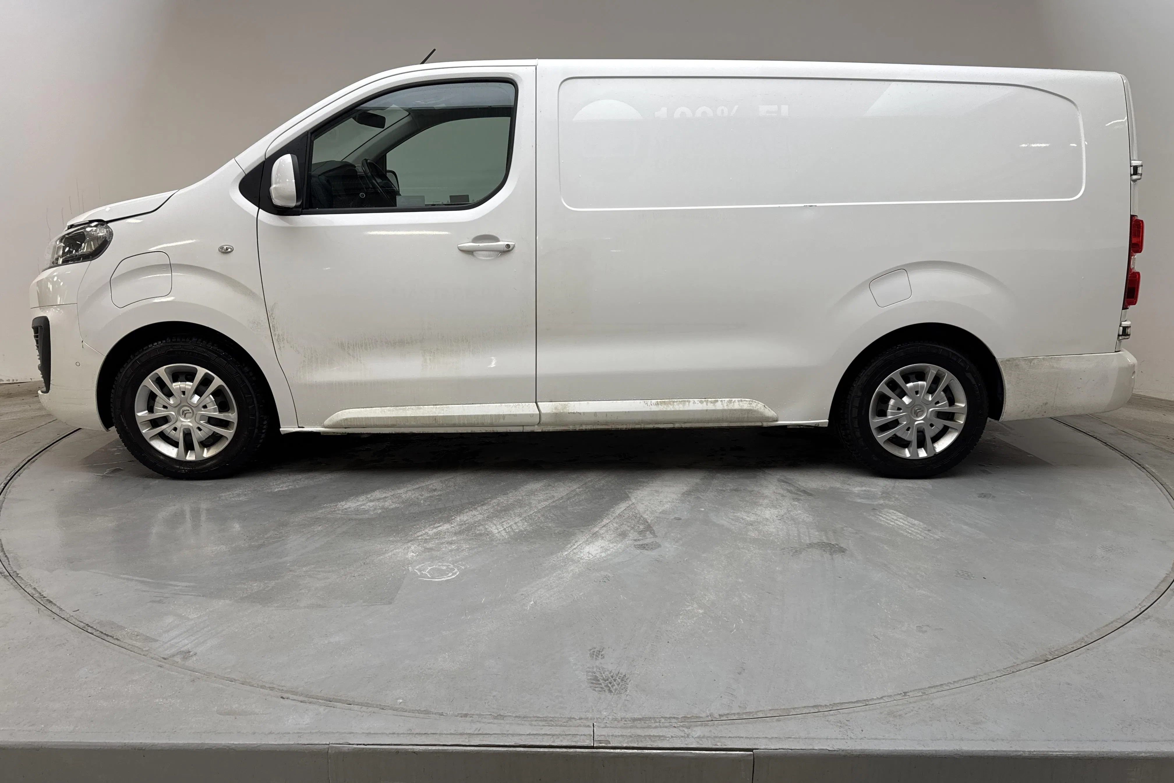 Presentation photo 2 of 14: Citroën e-Jumpy IV 75kWh Skåp (136hk) - 70 480 km - Automatic - white - 2021