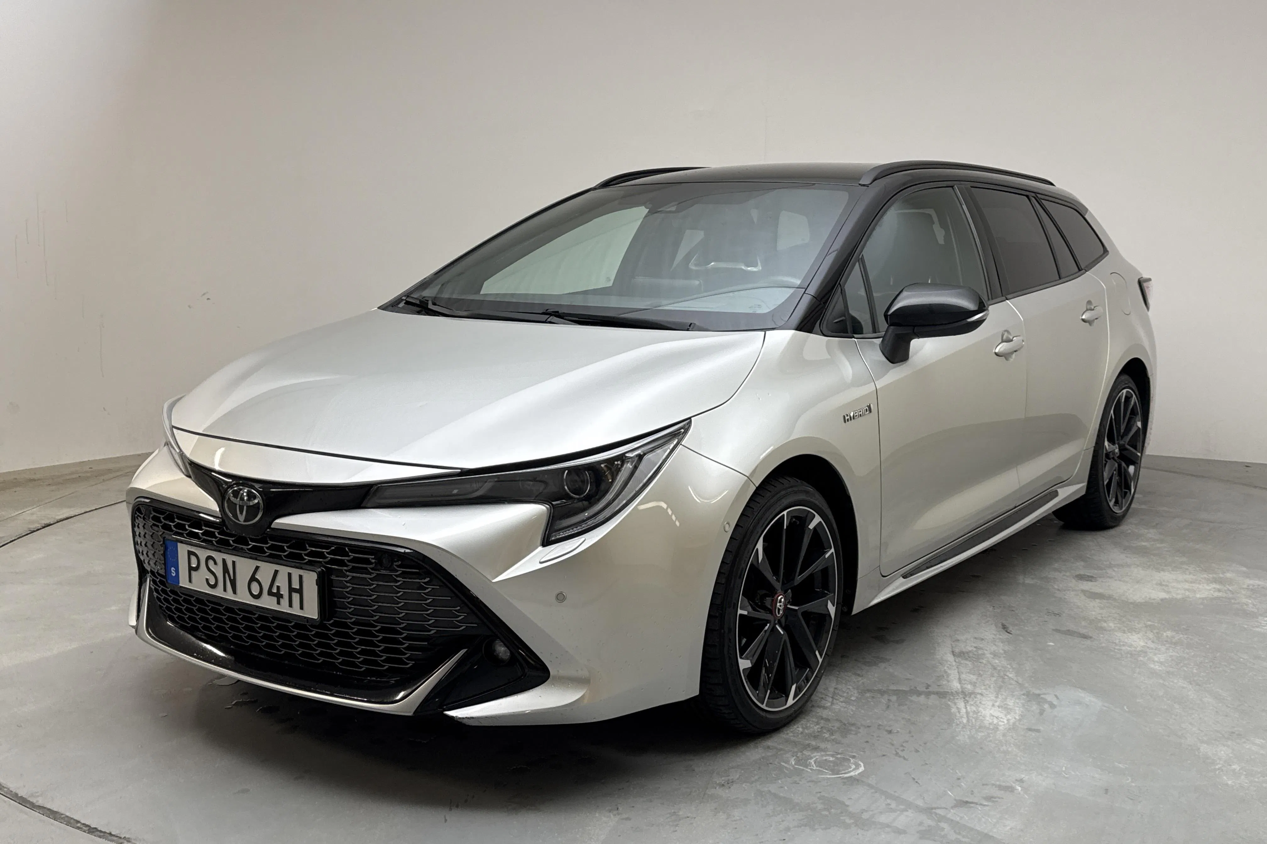 Presentationsfoto 1 av 14: Toyota Corolla 2.0 Hybrid Touring Sports (184hk) - 5 723 mil - Automat - silver - 2020