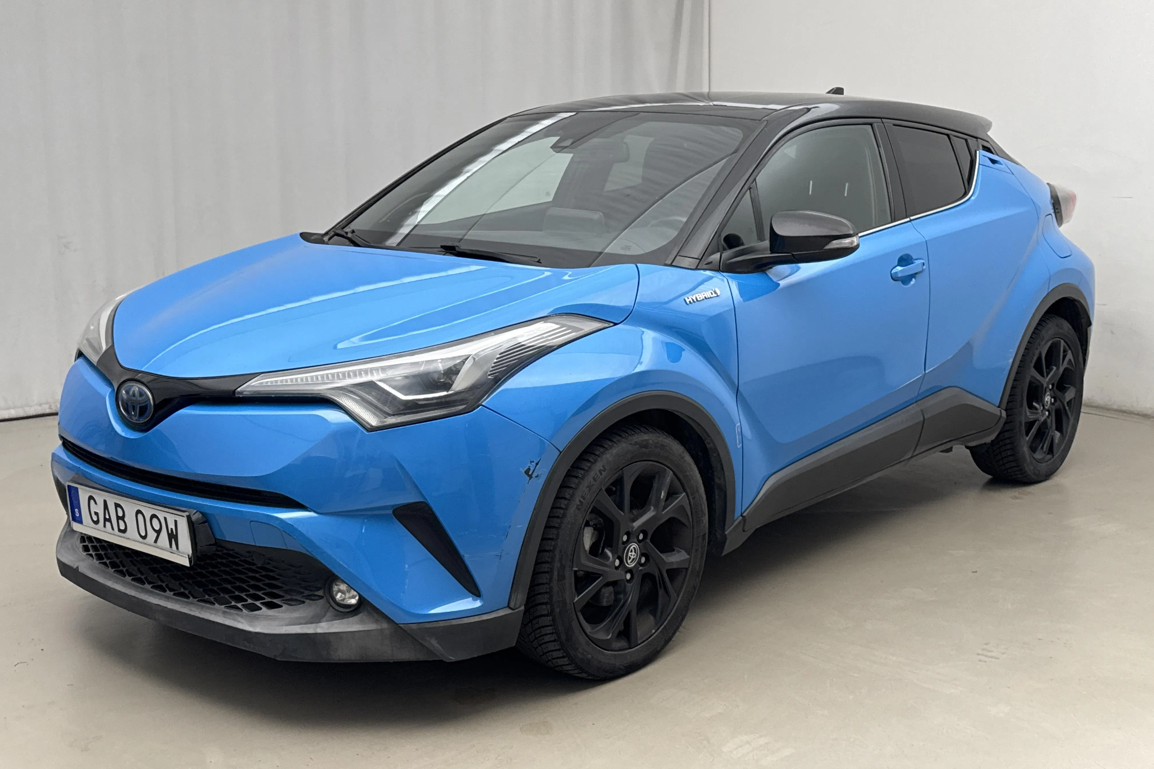 Presentationsfoto 1 av 12: Toyota C-HR 1.8 HSD (122hk) - 9 475 mil - Automat - blå - 2018