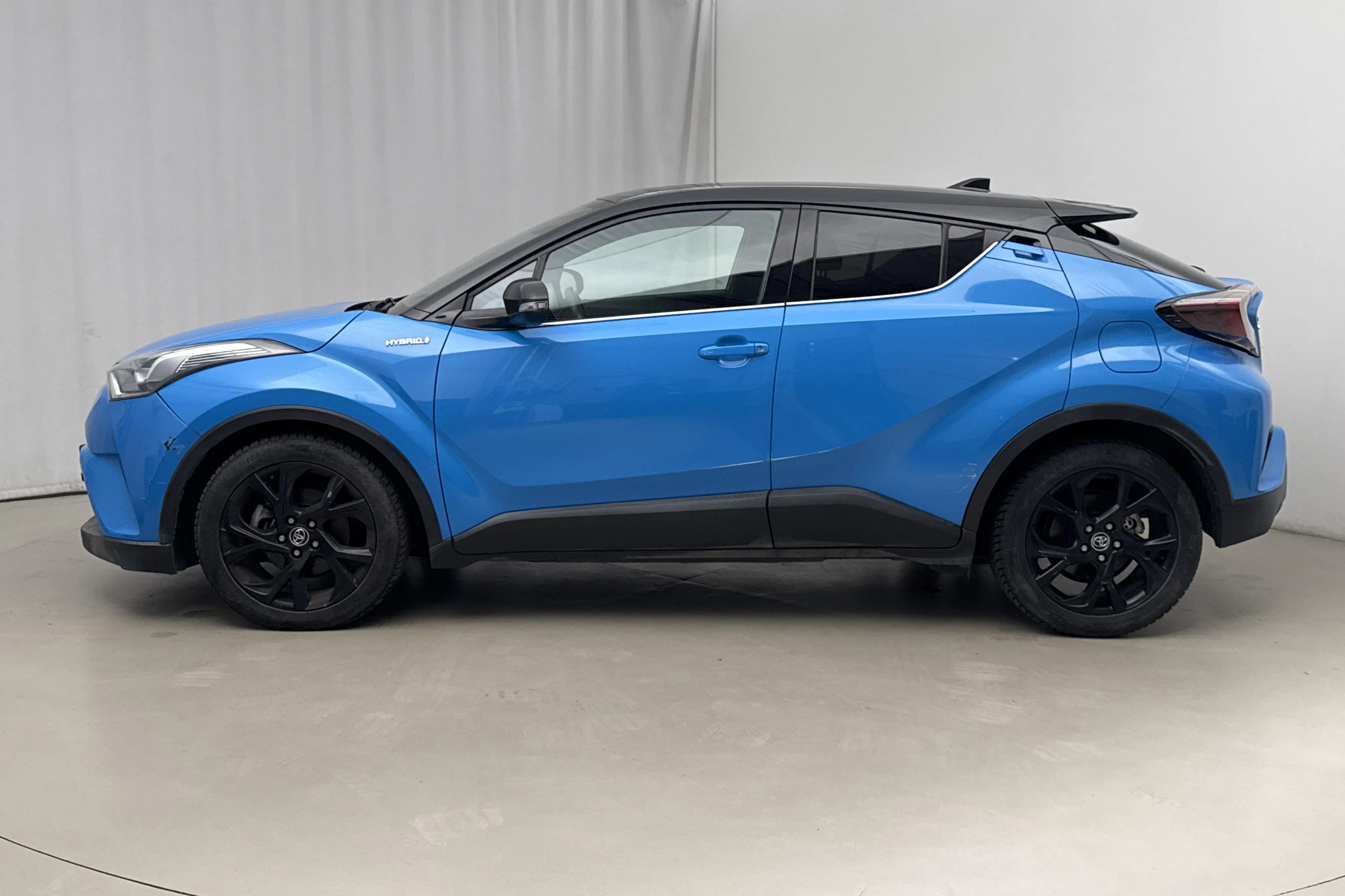 Presentationsfoto 2 av 12: Toyota C-HR 1.8 HSD (122hk) - 9 475 mil - Automat - blå - 2018