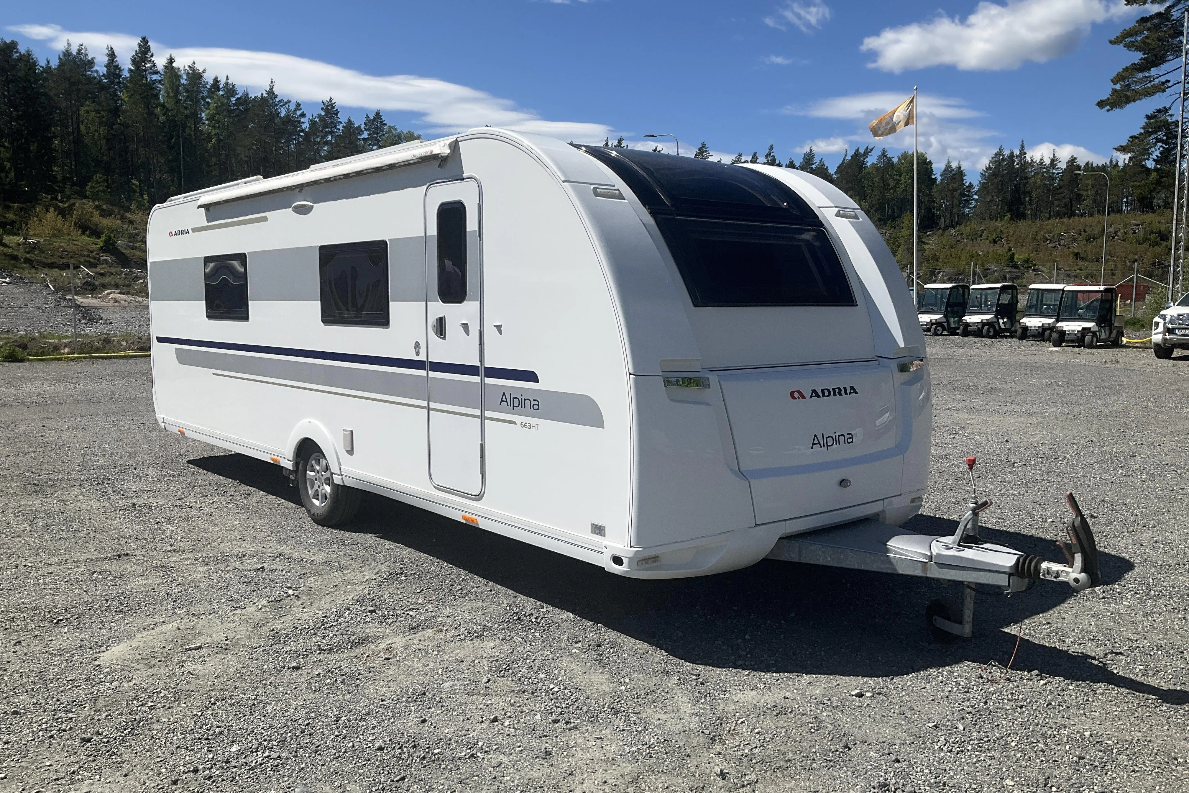 Presentation photo 1 of 38: ADRIA Alpina 663 HT Husvagn - 0 km - white - 2015