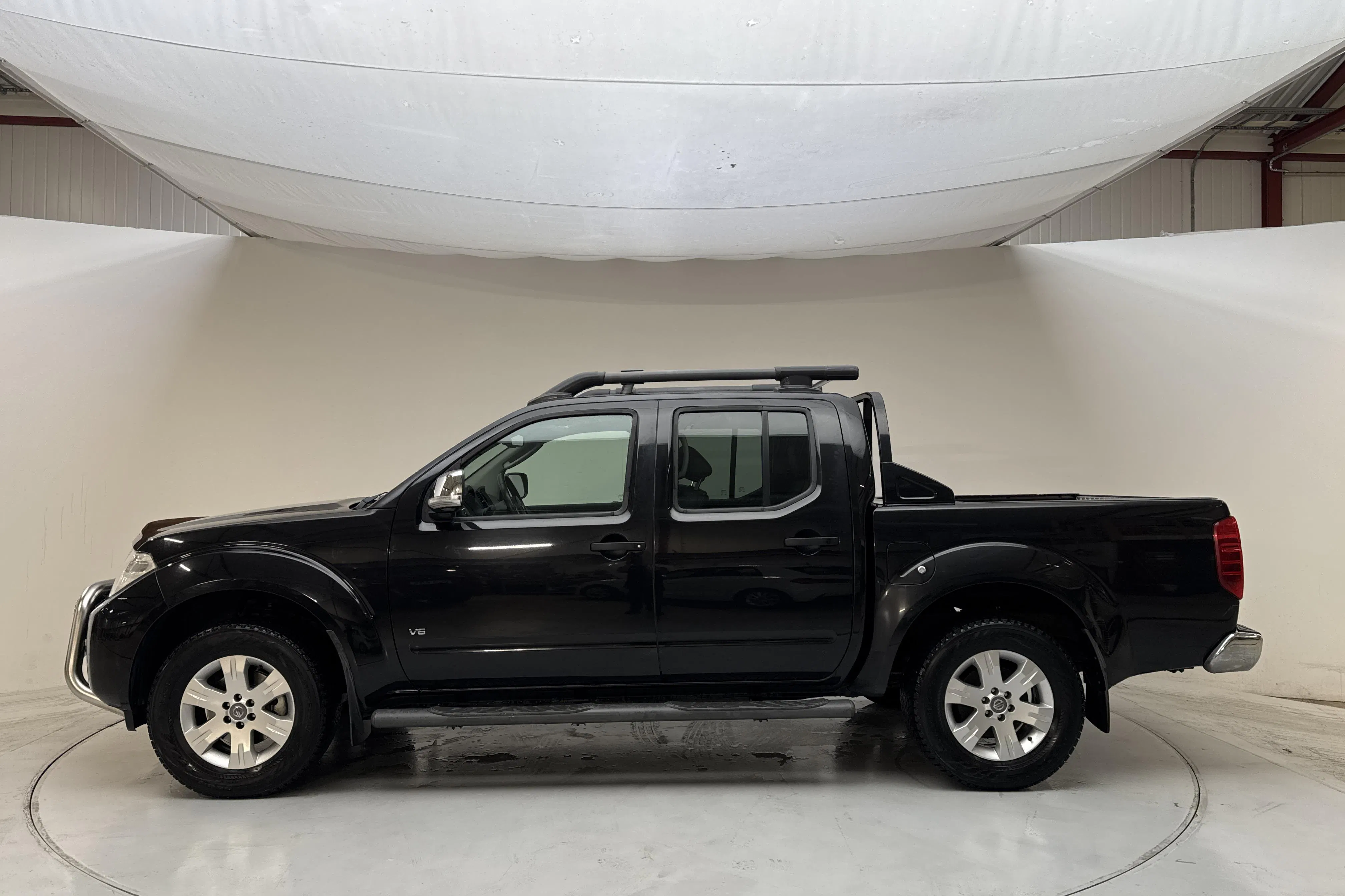Presentationsfoto 2 av 14: Nissan Navara 3.0 dCi V6 (231hk) - 16 814 mil - Automat - svart - 2013