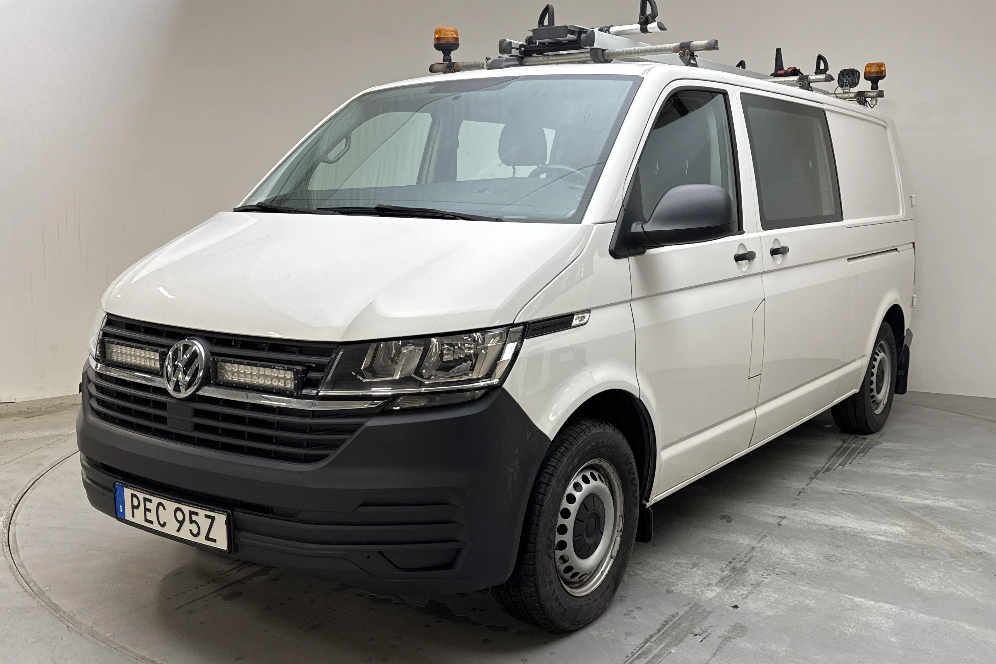 Presentationsfoto 1 av 13: VW Transporter T6 2.0 TDI BMT Skåp 4MOTION (150hk) - 16 397 mil - Manuell - vit - 2020