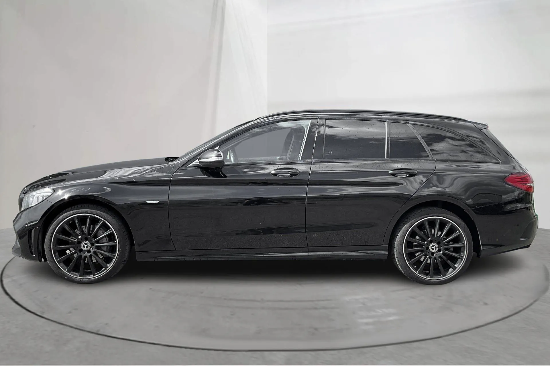 Presentationsfoto 2 av 17: Mercedes C 220 d 4MATIC Kombi S205 (194hk) - 13 287 mil - Automat - svart - 2021