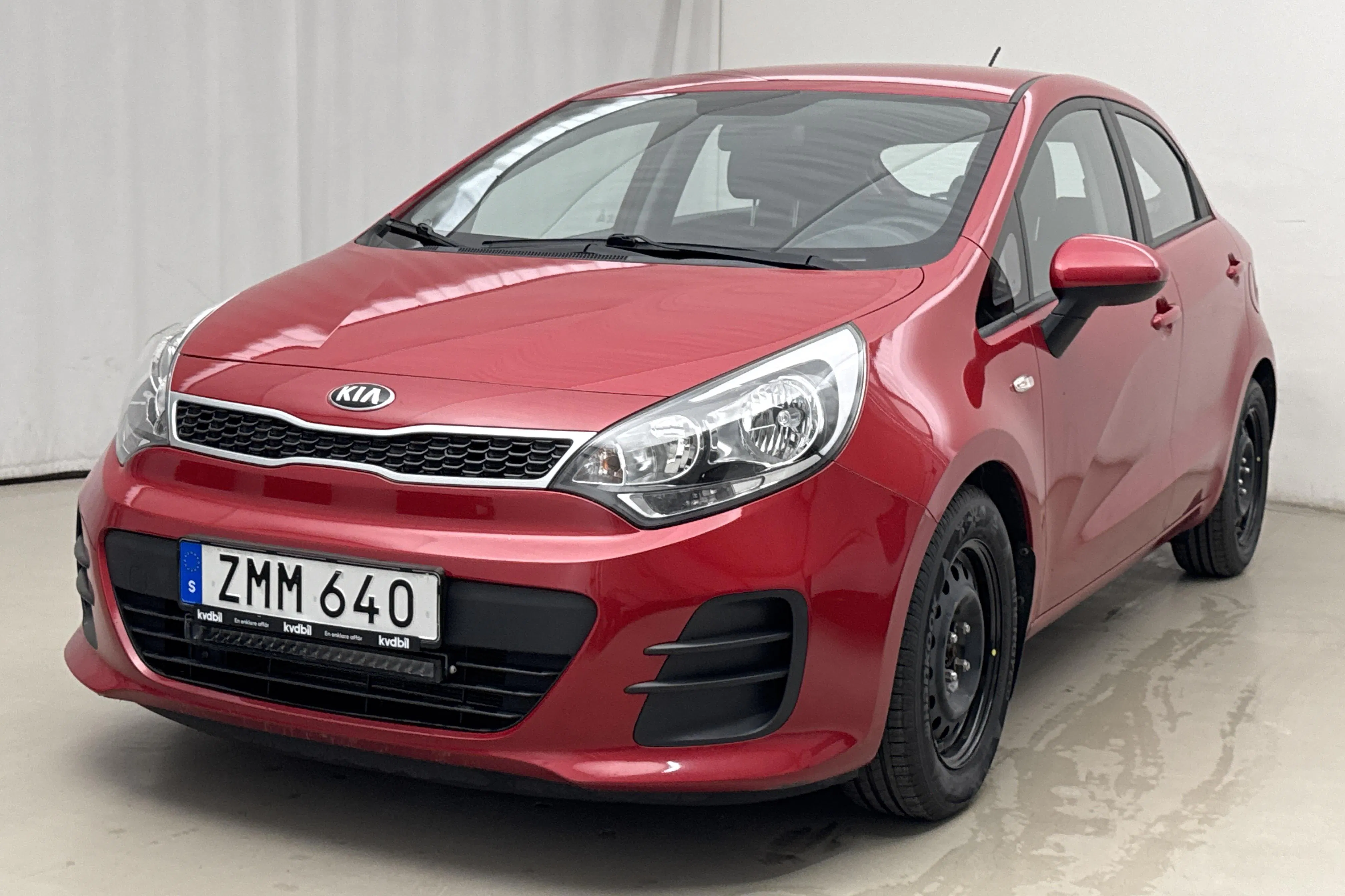 Presentationsfoto 1 av 15: KIA Rio 1.2 (85hk) - 8 201 mil - Manuell - röd - 2016