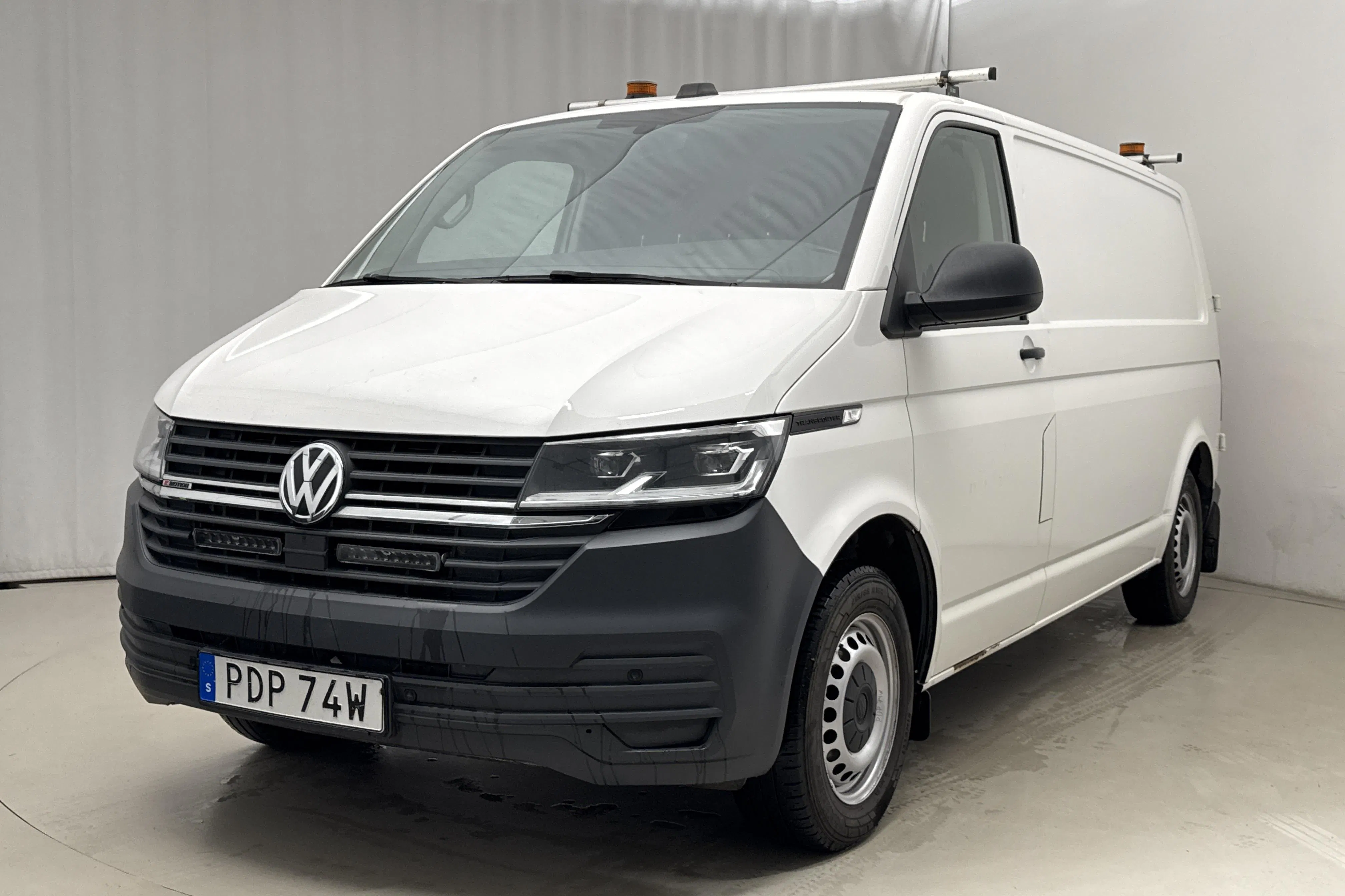Presentationsfoto 1 av 22: VW Transporter T6 2.0 TDI BMT Skåp 4MOTION (150hk) - 17 512 mil - Automat - vit - 2020