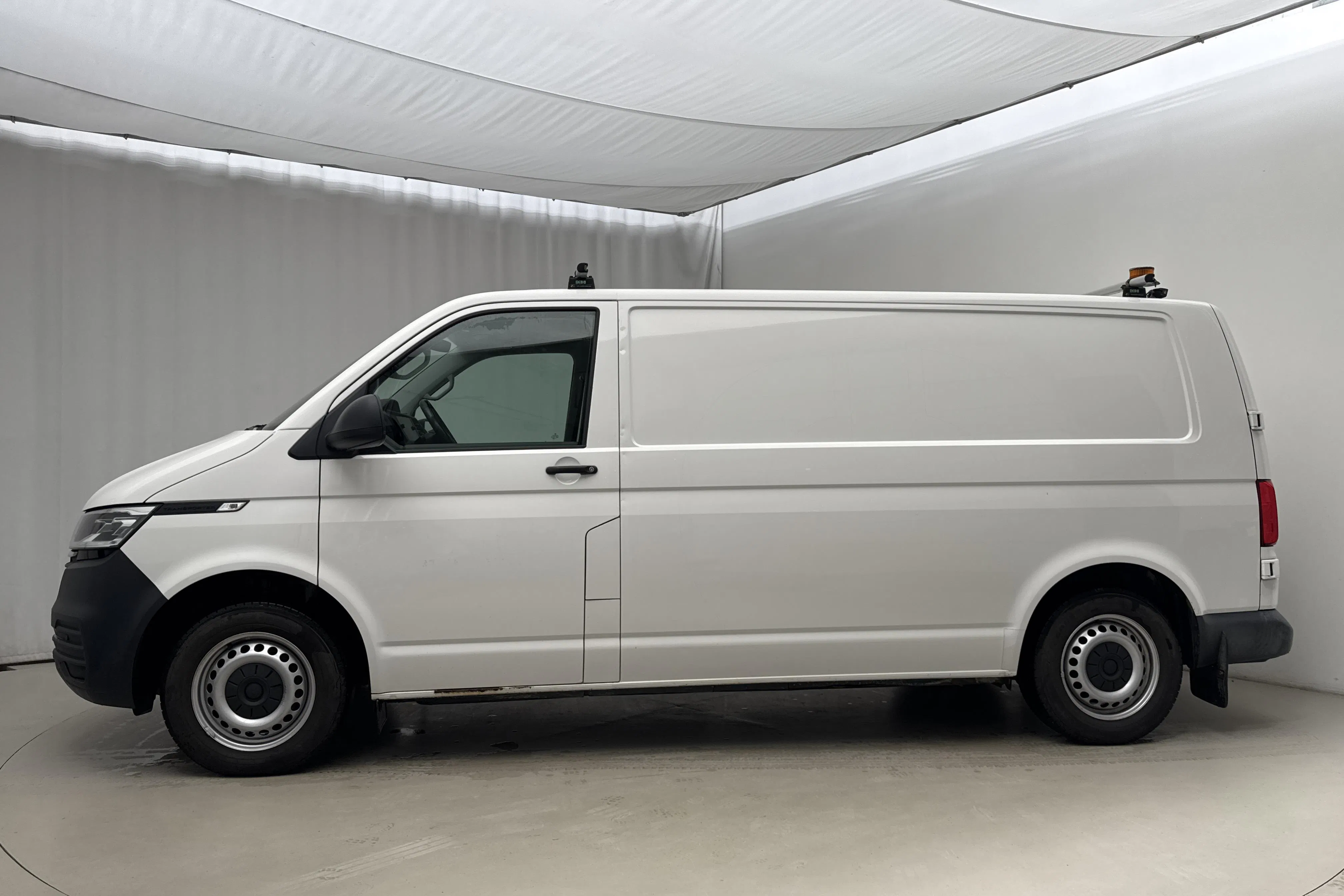 Presentationsfoto 2 av 22: VW Transporter T6 2.0 TDI BMT Skåp 4MOTION (150hk) - 17 512 mil - Automat - vit - 2020