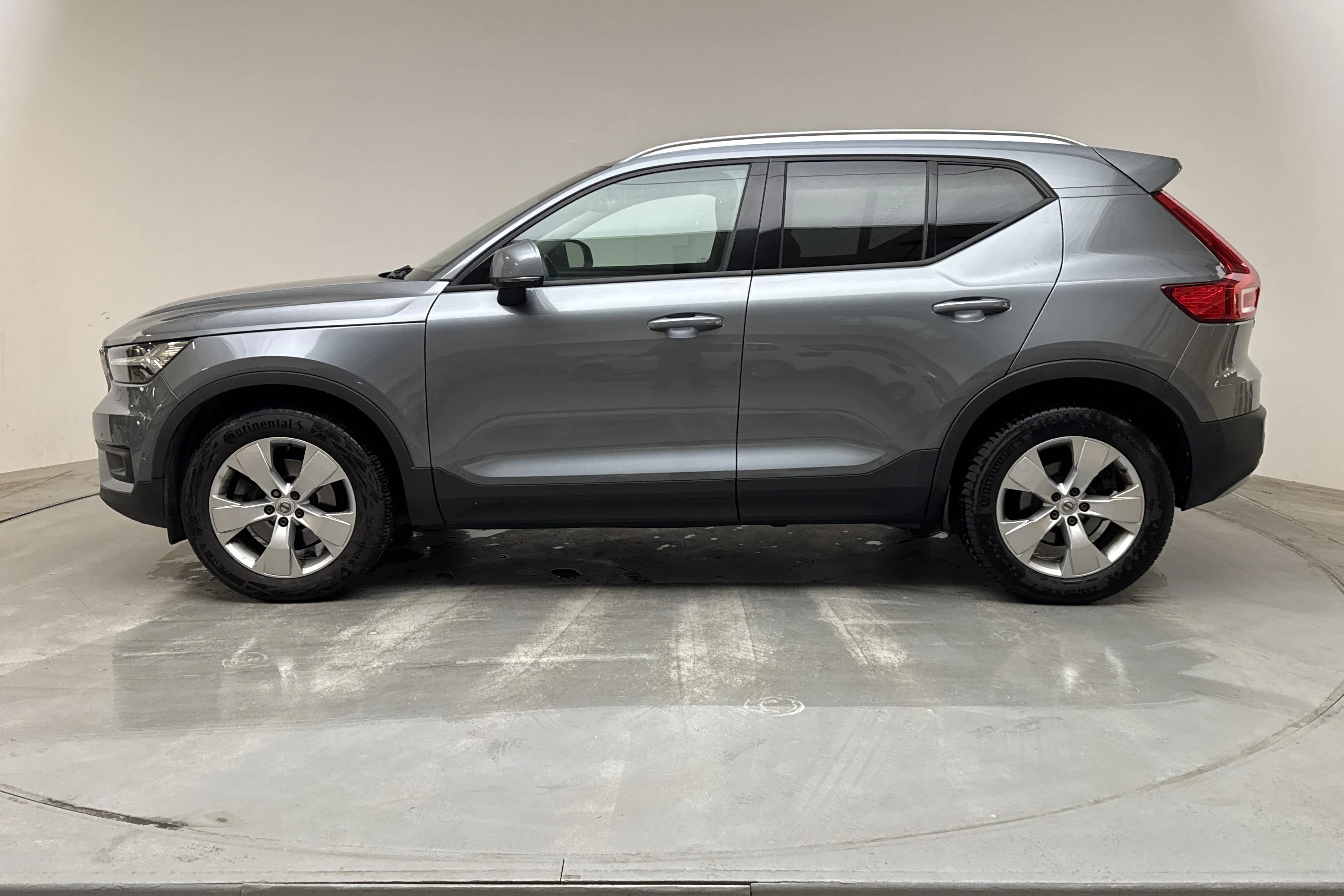 Presentationsfoto 2 av 15: Volvo XC40 T5 AWD (247hk) - 16 149 mil - Automat - grå - 2018