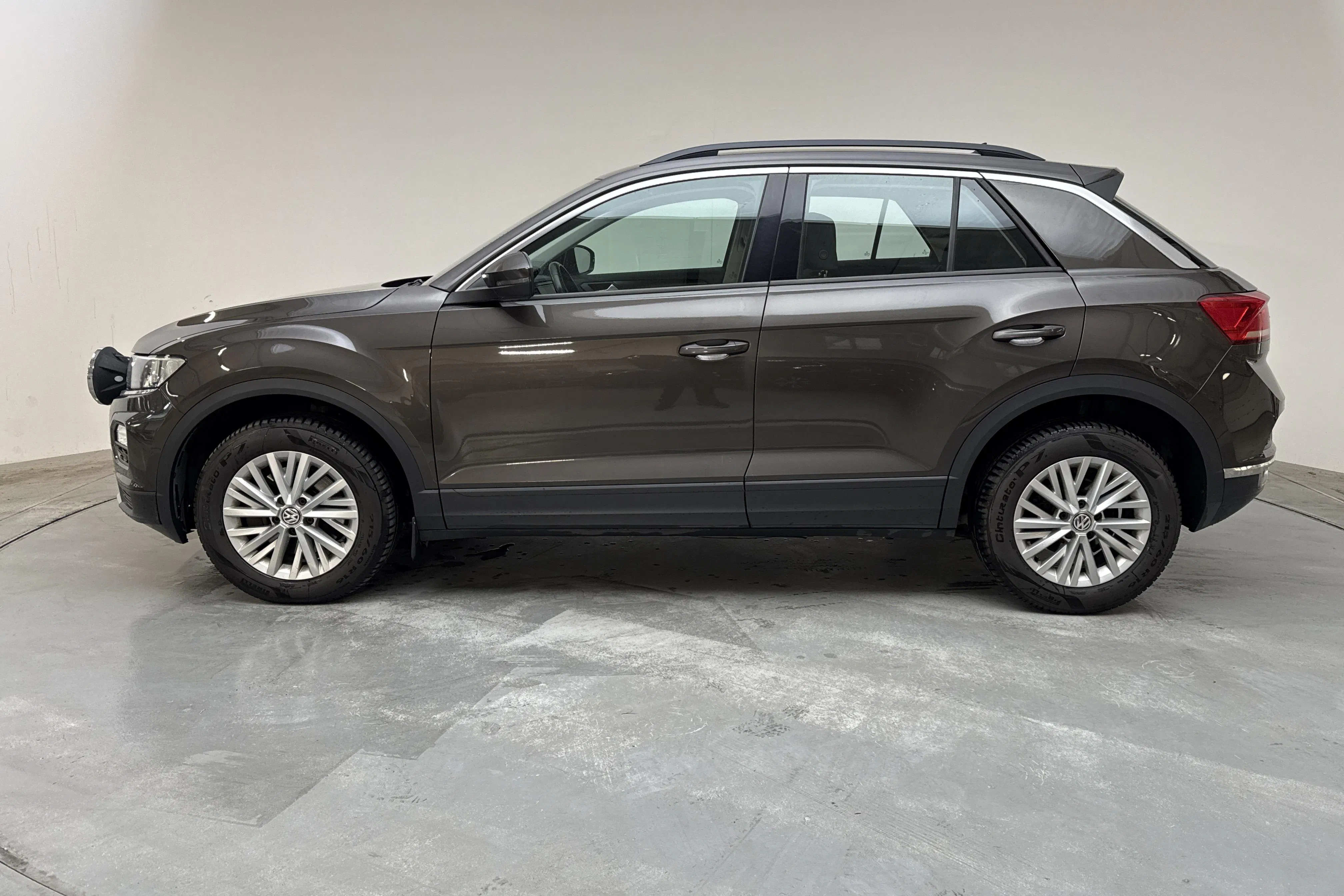 Presentationsfoto 2 av 14: VW T-Roc 2.0 TDI 4MOTION (150hk) - 20 307 mil - Automat - Dark Brown - 2019