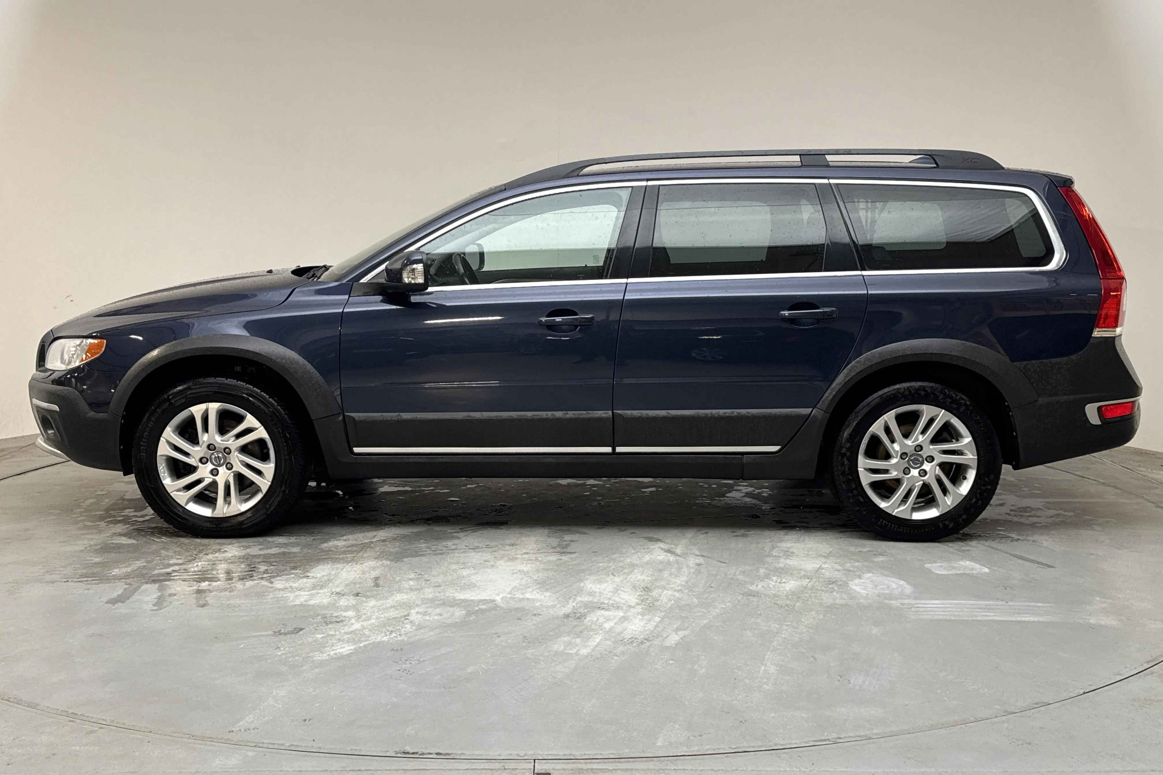 Presentationsfoto 2 av 15: Volvo XC70 II D4 AWD (163hk) - 15 284 mil - Automat - blå - 2014